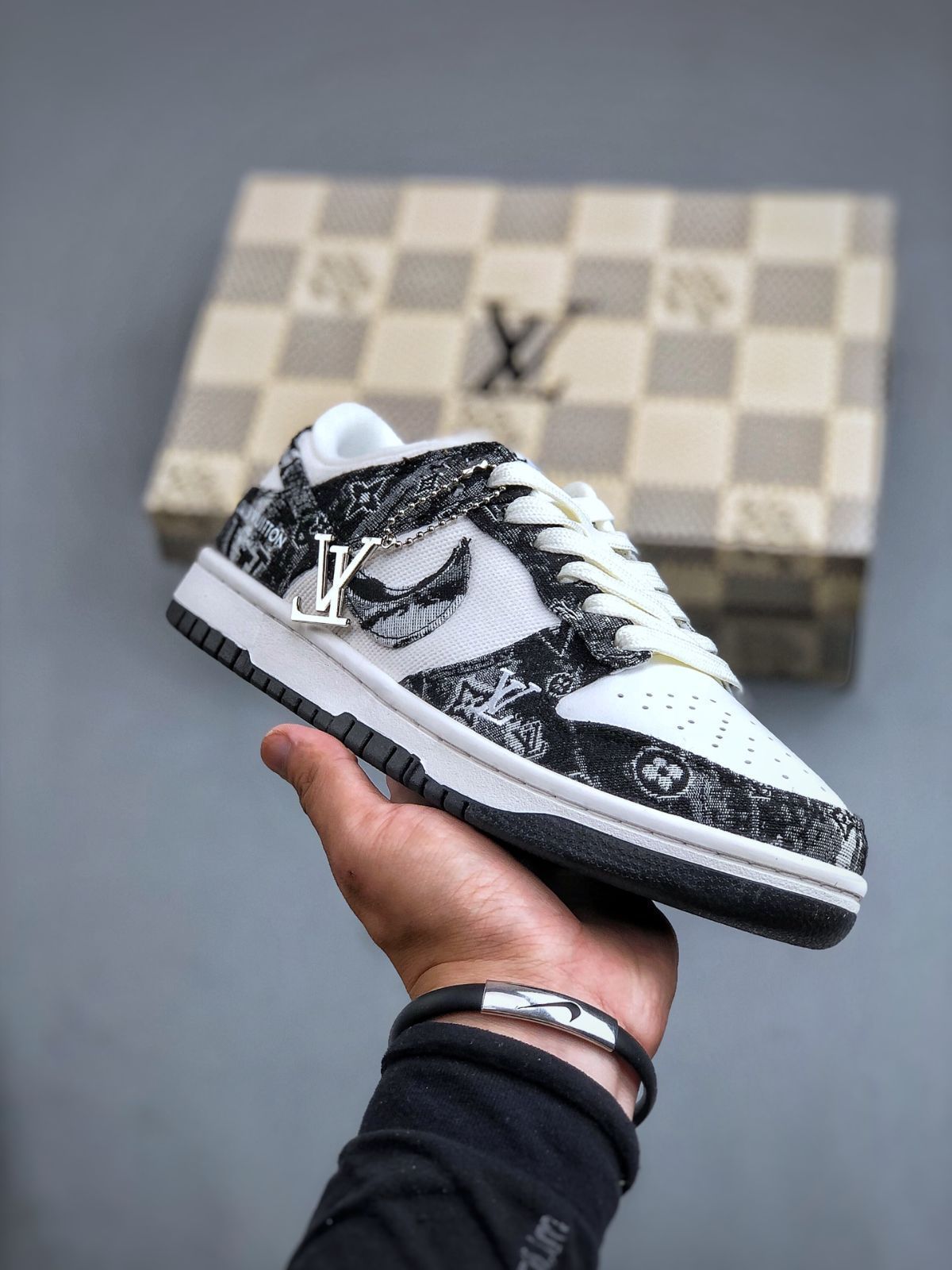 Nike SB Dunk Low「LV 共同ブランド - インクペインティング」