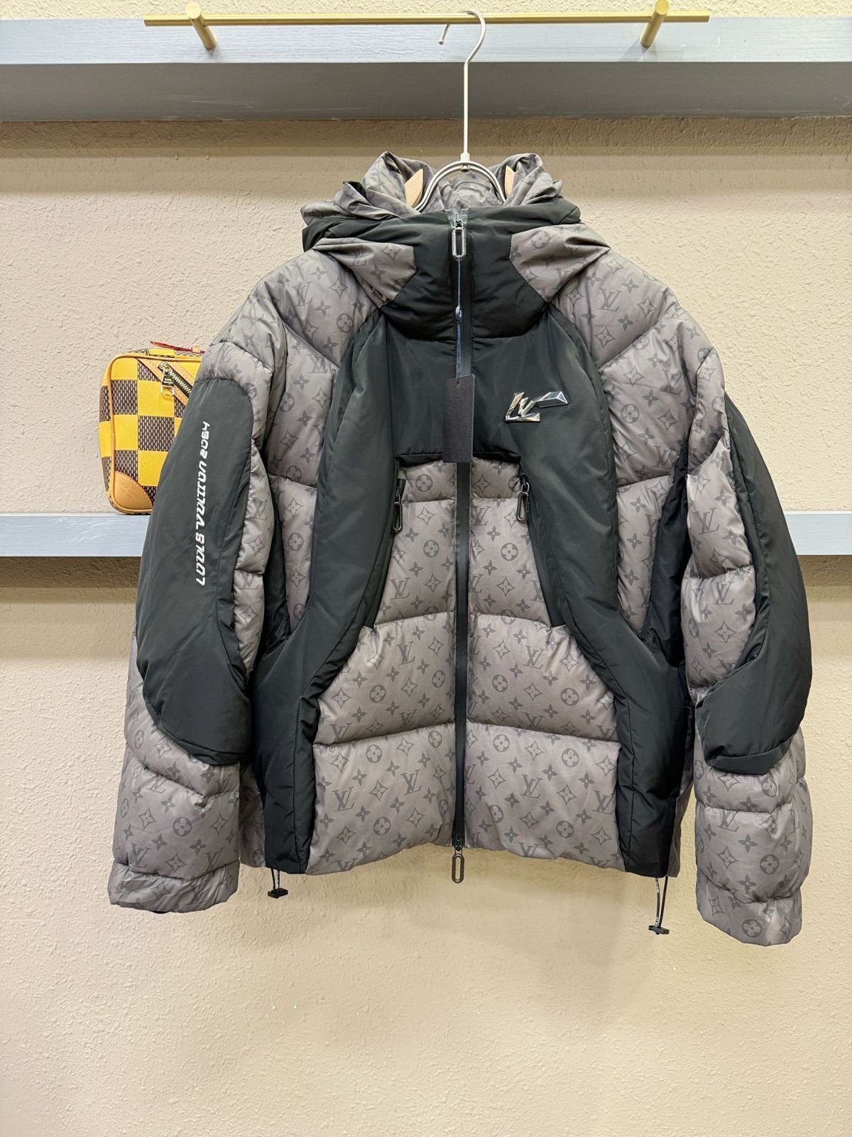 ルイヴィトン LOUIS VUITTON ダウンジャケット1
