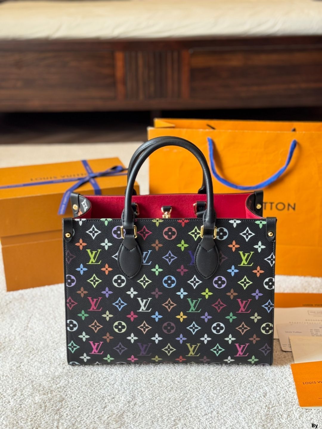 【今日特価】LV Onthego 35cm 圧字 ジャングルバッグ A/B 面スプレー柄-WTO輸入