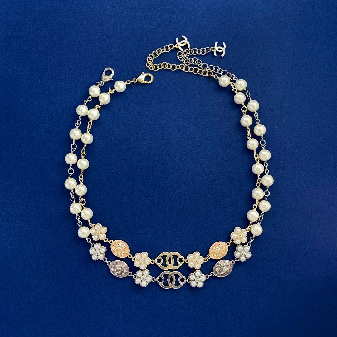 【今日特価】CHANEL シャネル 小香風 ファッション ビンテージ 真珠と花柄 楕円パーツ 彫花 ダブル C 字母 真珠ネックレス 送料無料！在庫限定セール価格
