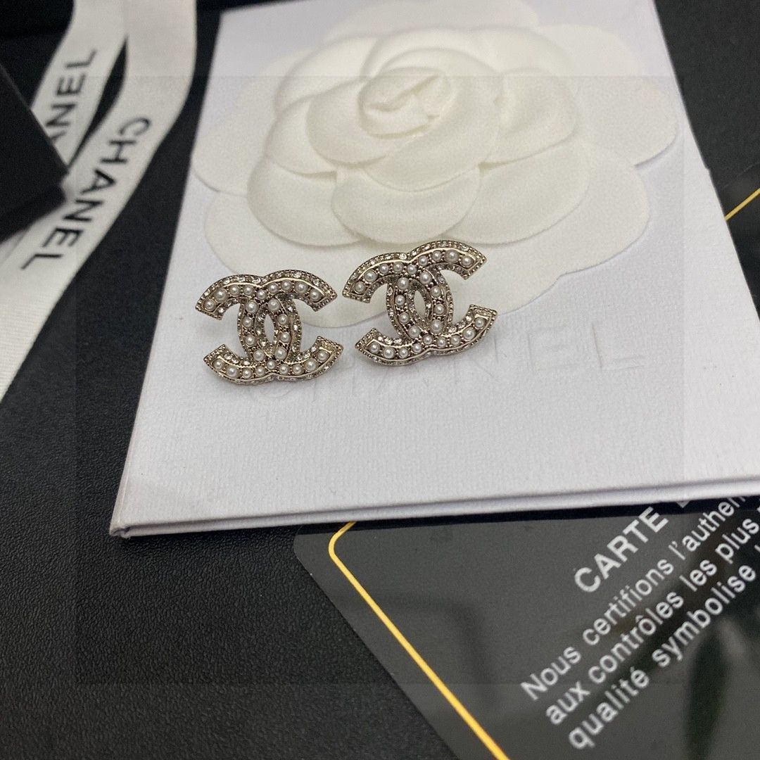 【今日特価】Chanel ヴィンテージ ダブル C ピアス 送料無料 限定価格