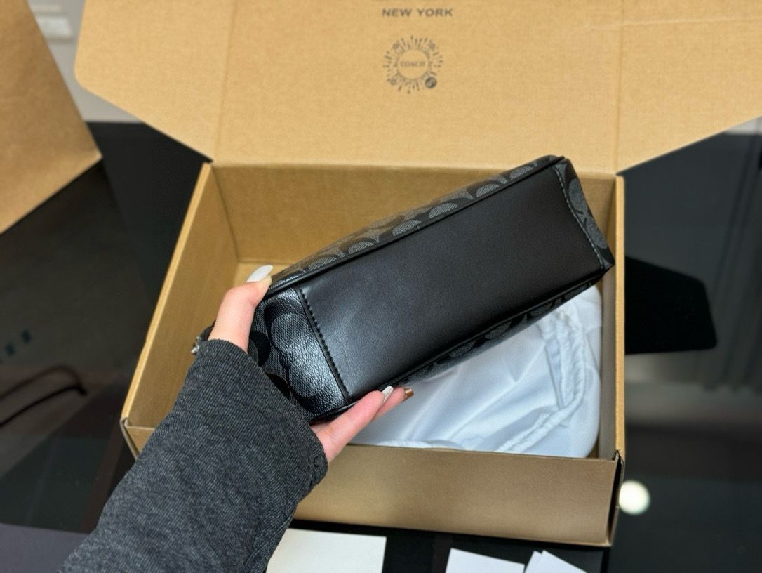 【今日特価】COACH カメラバッグ バックポケット付き-WTO輸入1