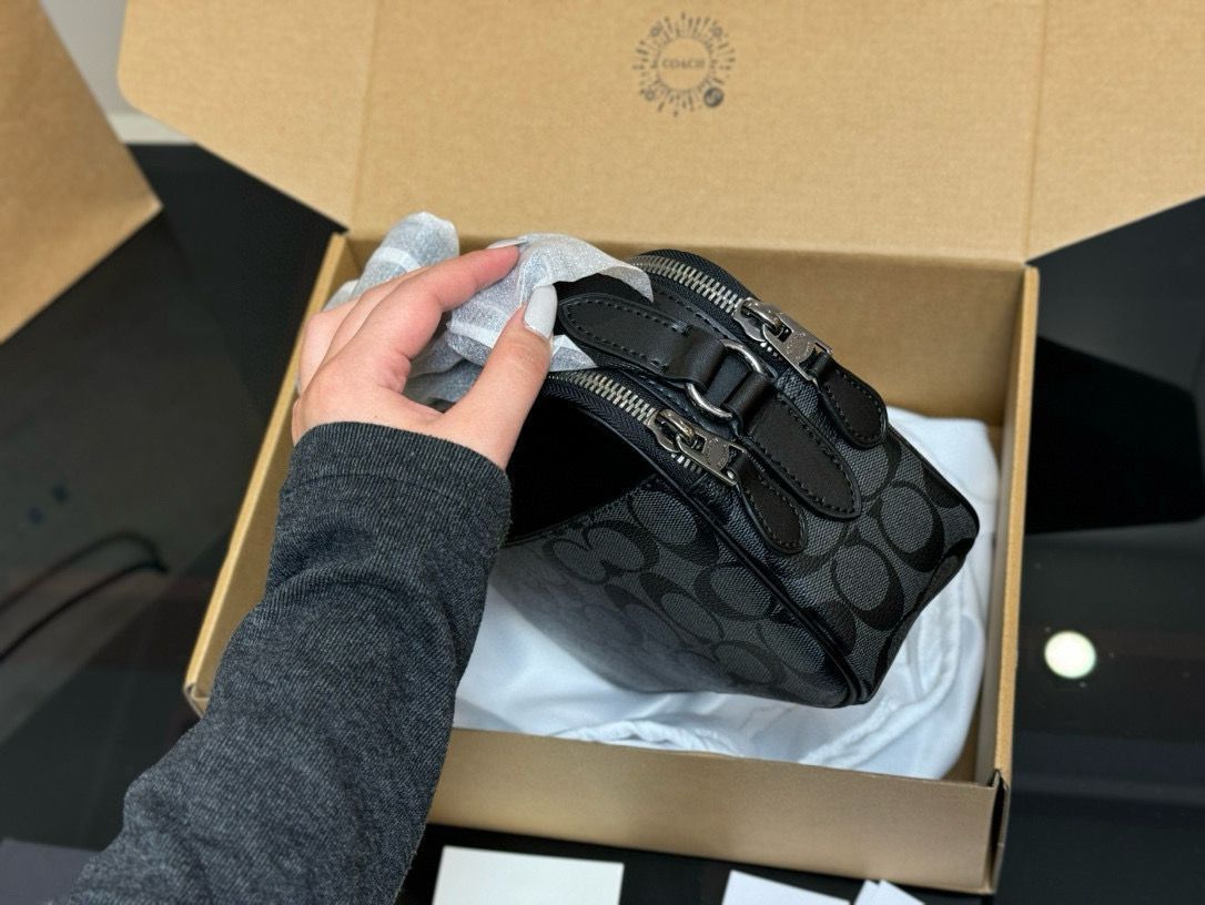 【今日特価】COACH カメラバッグ バックポケット付き-WTO輸入1