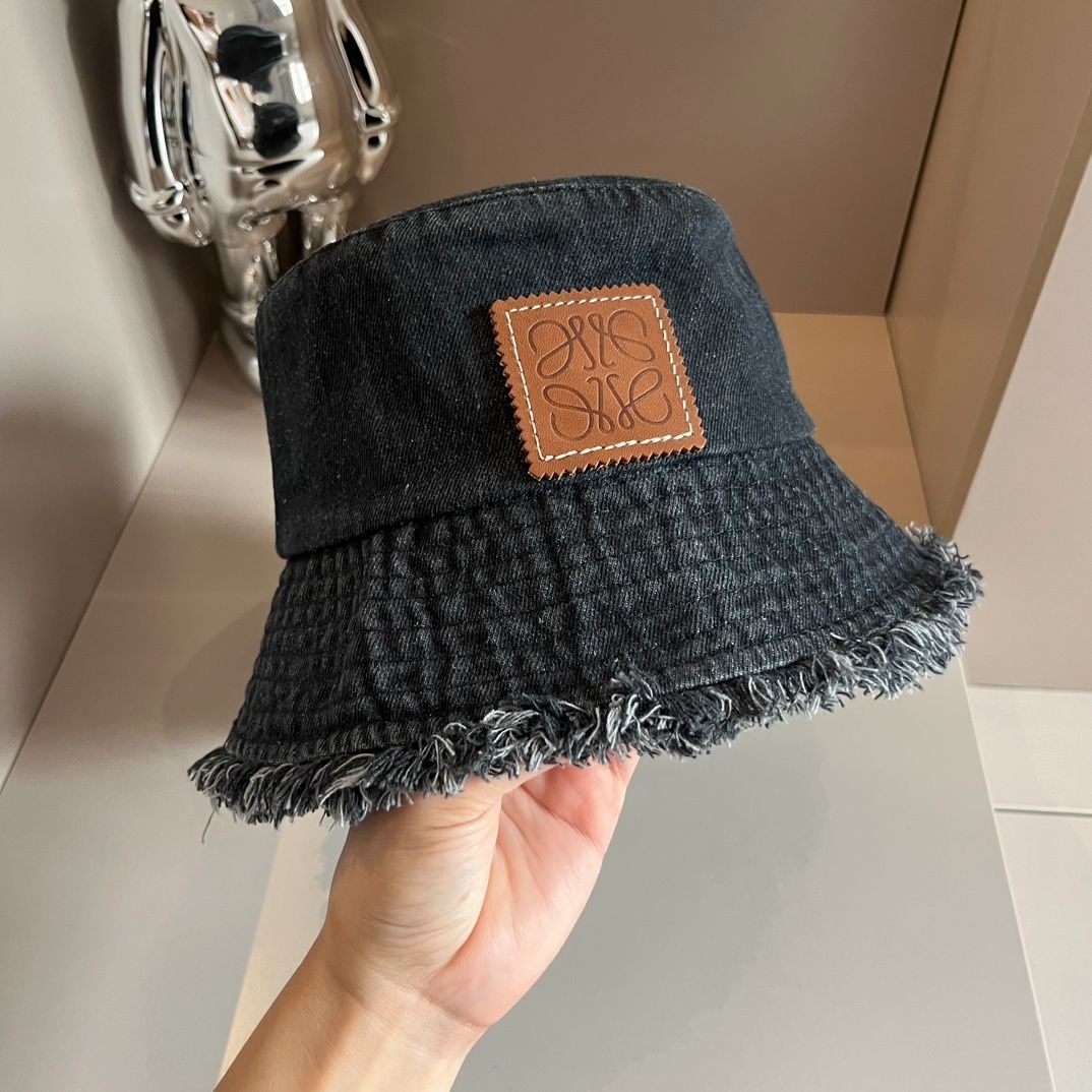 LOEWE(ロエベ)のデニムバケットハット