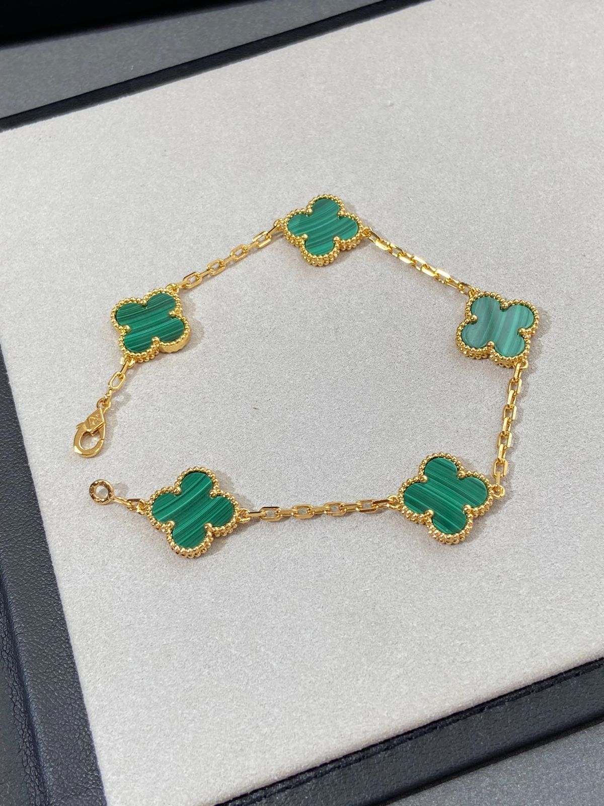 [Van Cleef & Arpels] ヴァンクリーフ＆アーペル 四つ葉のクローバー マラカイト ファイブフラワー ブレスレット｜本日限定特価｜新品未使用