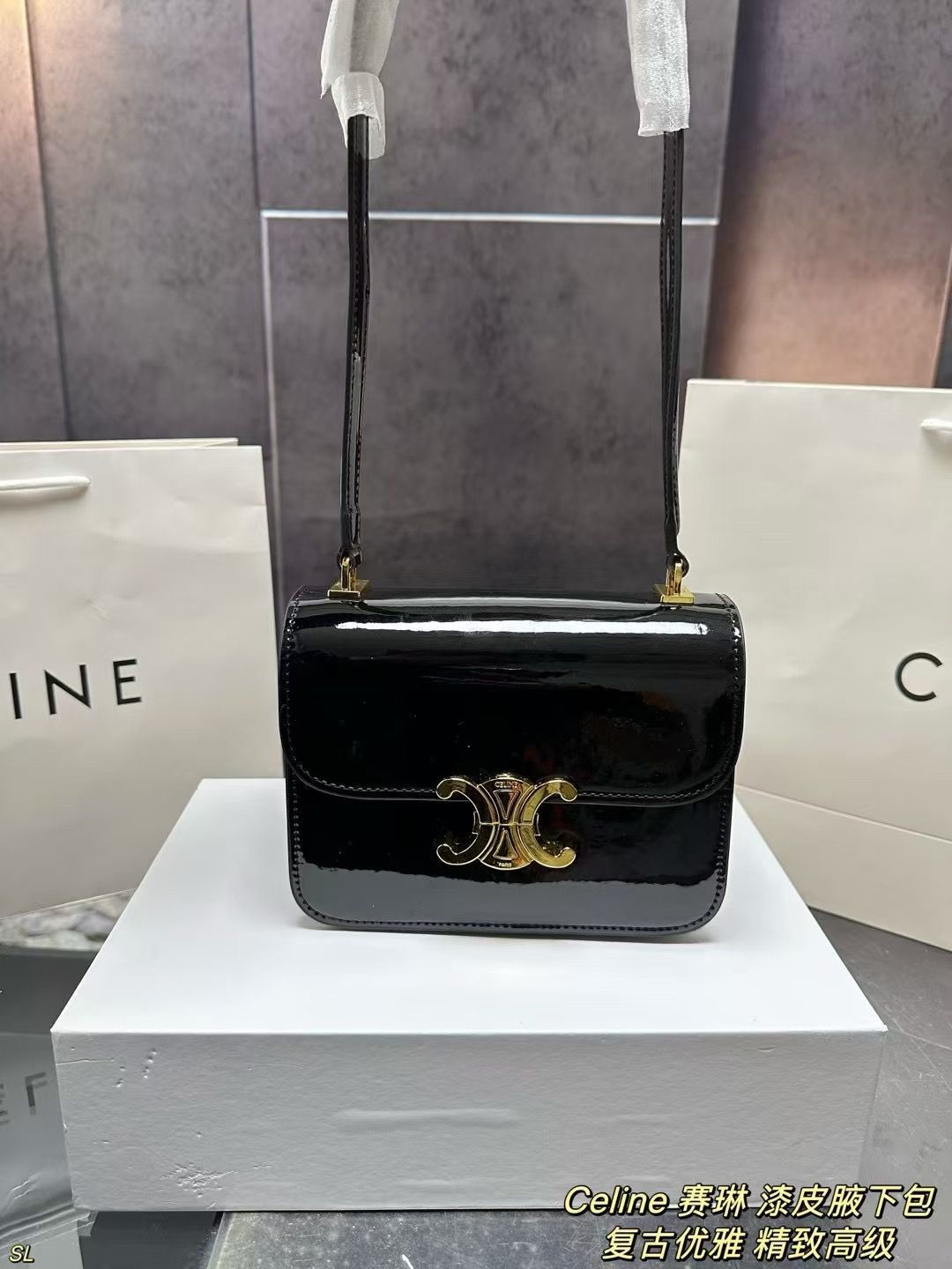 Celine セリーン ラッカー アンダーアーバッグ（ボックス付き）