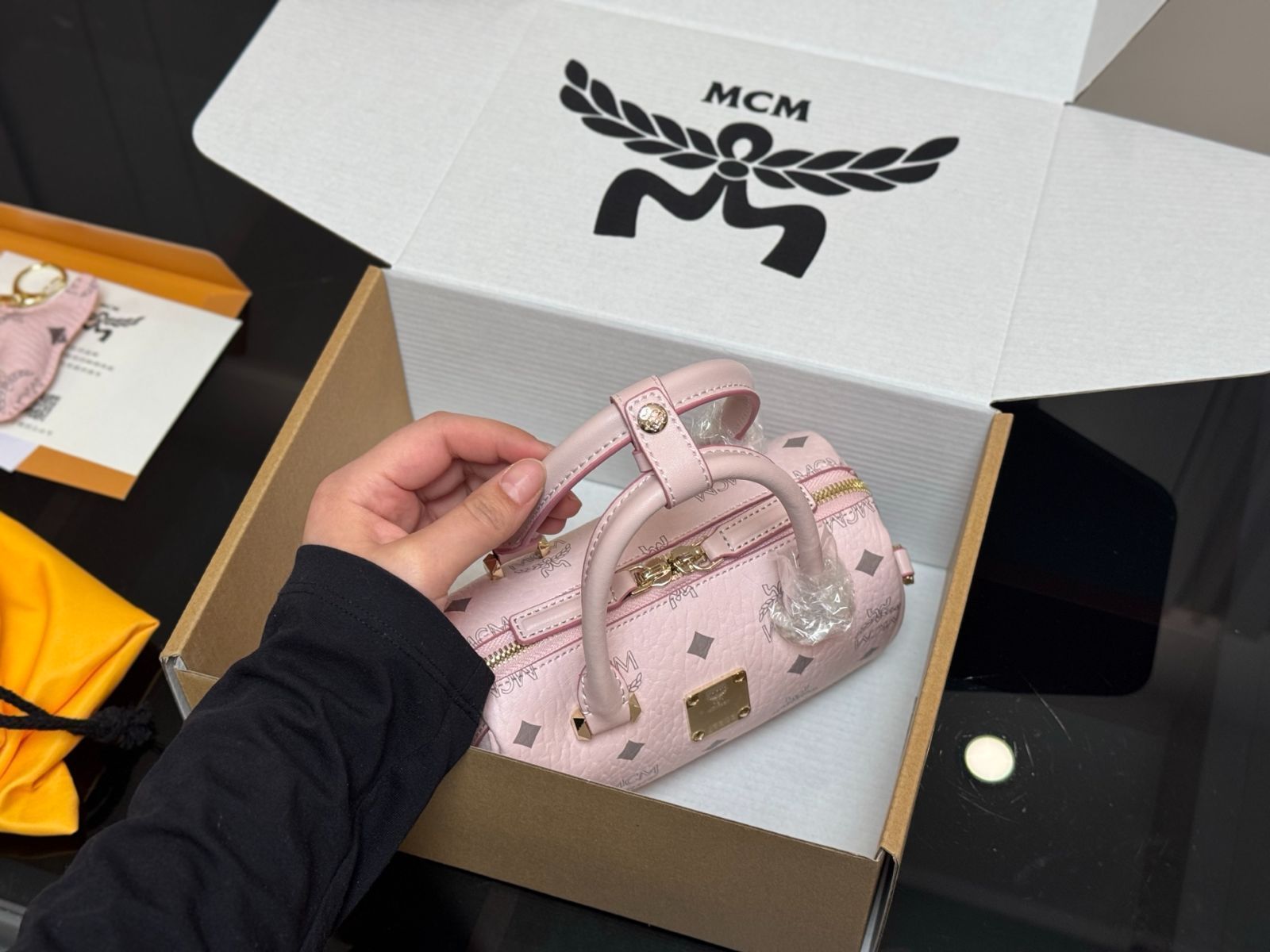 【今日特価】MCM Mini Boston Pillow Bag メシューエム ミニ ボストン ピローバッグ