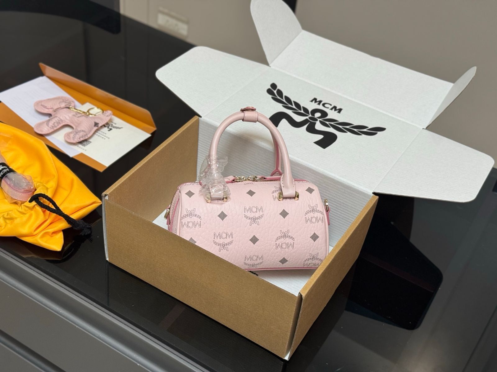 【今日特価】MCM Mini Boston Pillow Bag メシューエム ミニ ボストン ピローバッグ