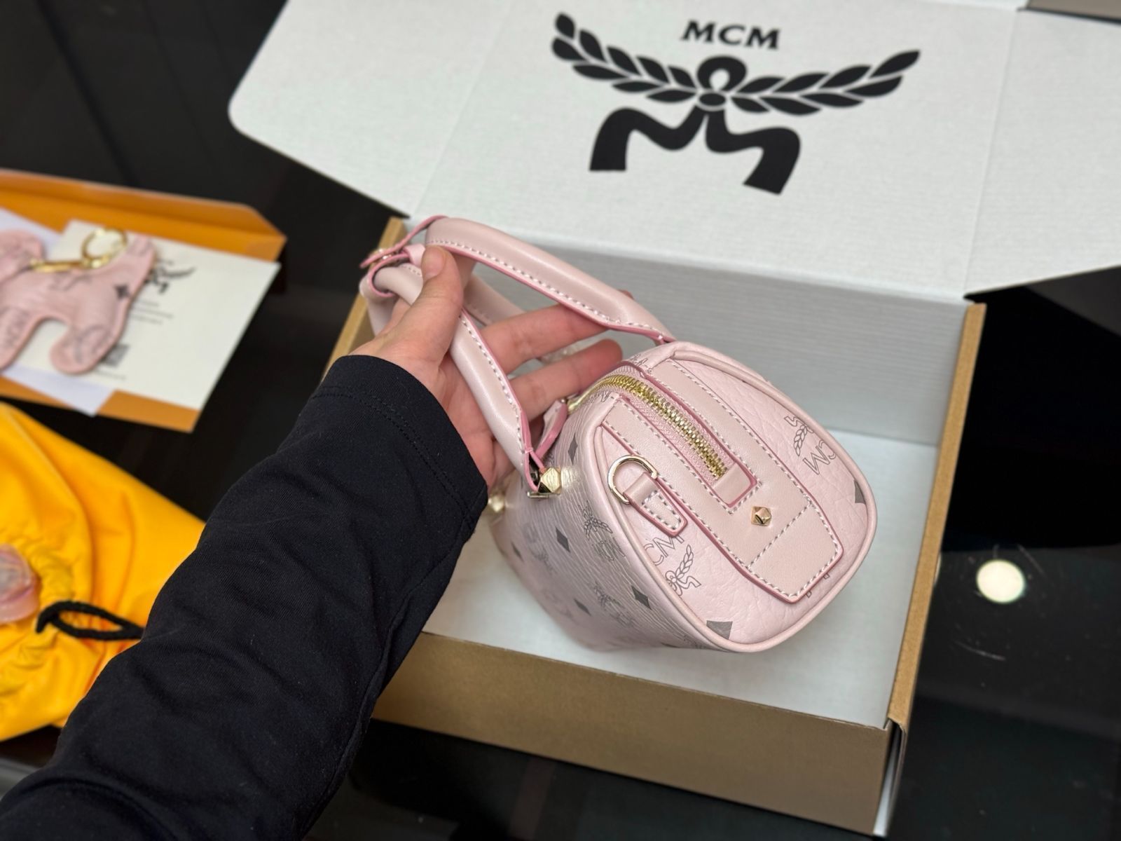 【今日特価】MCM Mini Boston Pillow Bag メシューエム ミニ ボストン ピローバッグ