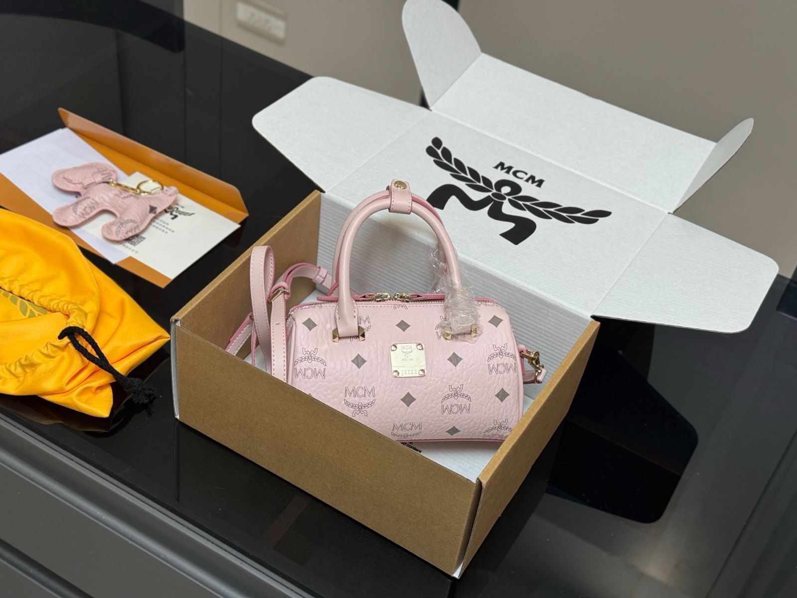 【今日特価】MCM Mini Boston Pillow Bag メシューエム ミニ ボストン ピローバッグ