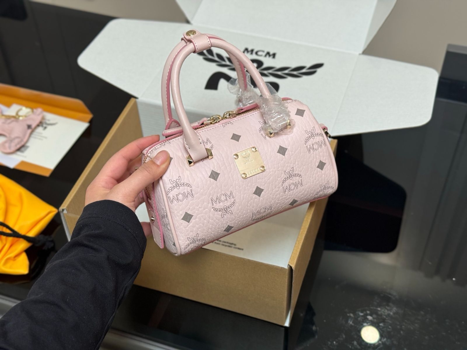【今日特価】MCM Mini Boston Pillow Bag メシューエム ミニ ボストン ピローバッグ