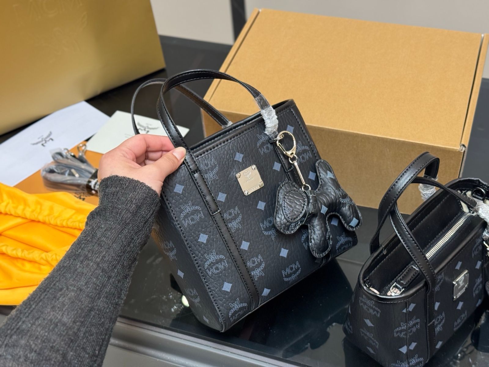 【今日特価】MCM New Market Tote Bag メシューエム ニュー マーケットトートバッグ 【今日特価】MCM New Market Tote Bag メシューエム ニュー マーケットトートバッグ