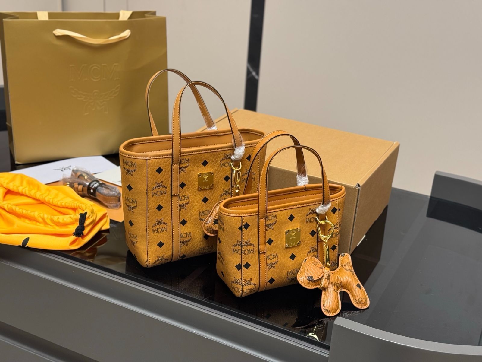 【今日特価】MCM Mini Market Tote メシューエム ミニ マーケットトート