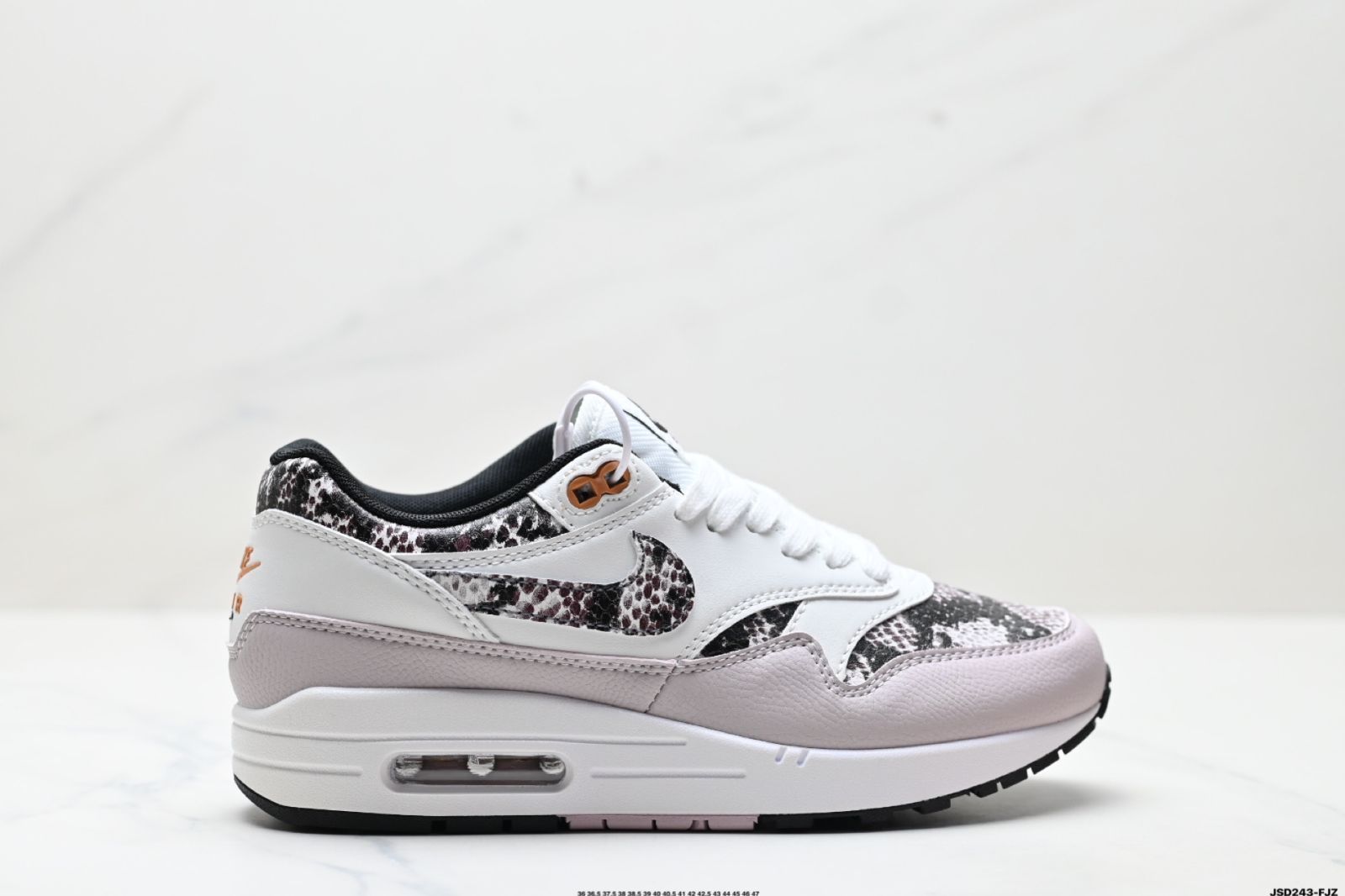 ナイキ Nike Air Max 1 はエアキャップソール搭載で、クッション性・耐磨耗性に優れたスポーツシューズ