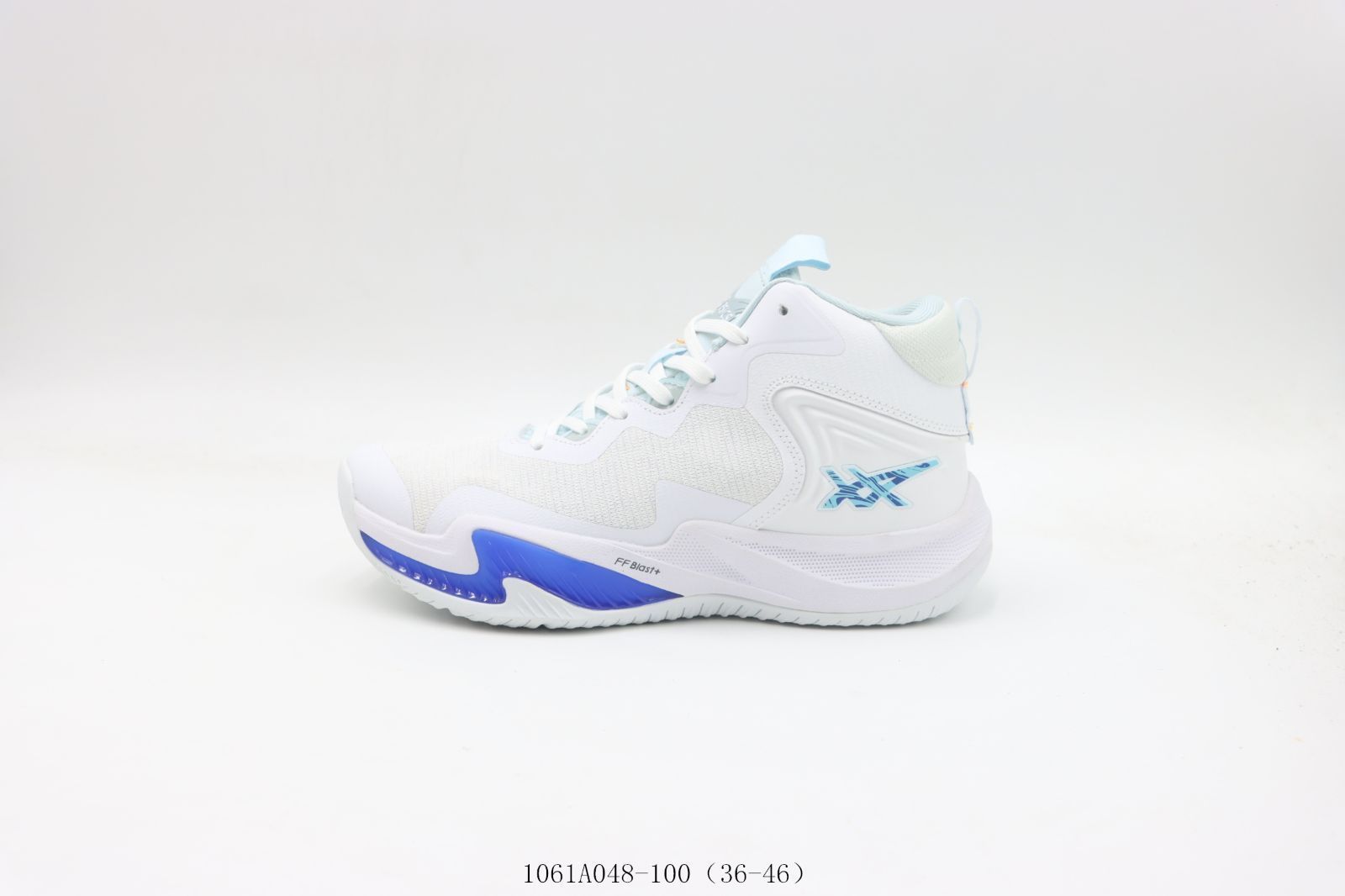【今日特価】ASICS / アシックス ランニングシューズ ホワイトブルー 1061A048-100