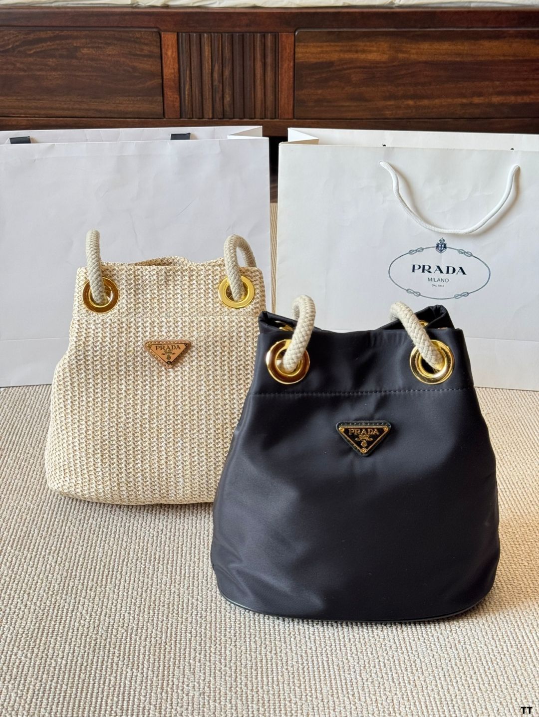 【今日特価】Prada Marine ナイロン ハンドバッグ 送料無料 限定価格