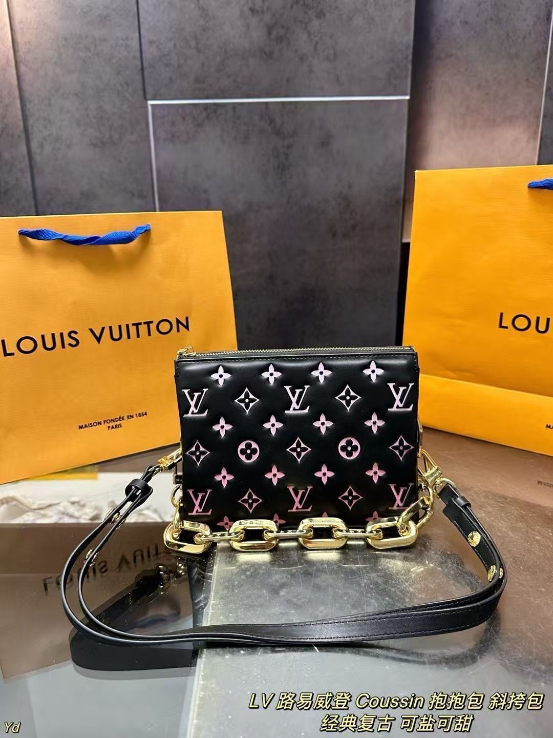 LV ルイヴィトン Coussin ハグバッグ 斜めがけバッグ（ボックス付き）