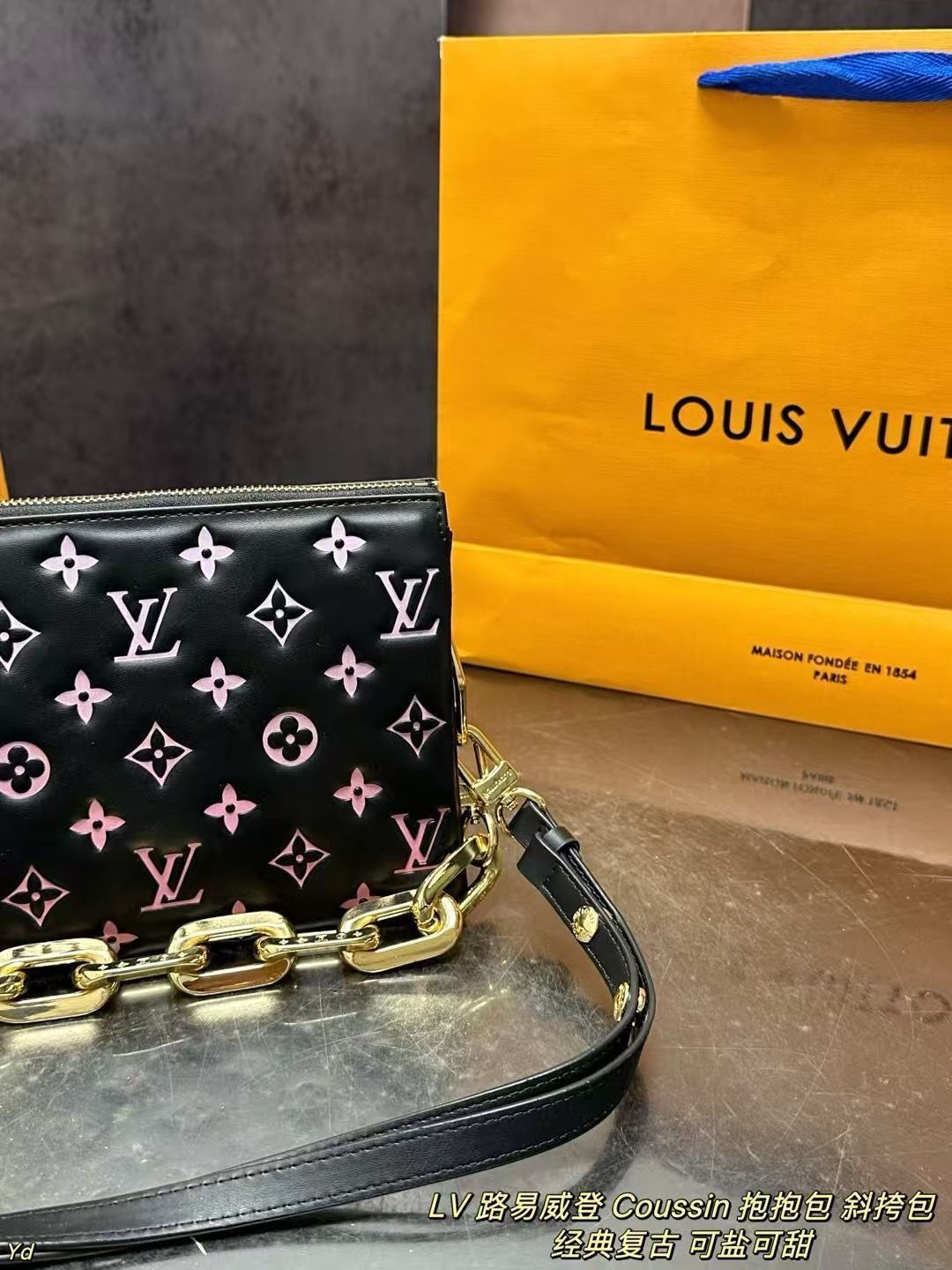 LV ルイヴィトン Coussin ハグバッグ 斜めがけバッグ（ボックス付き）