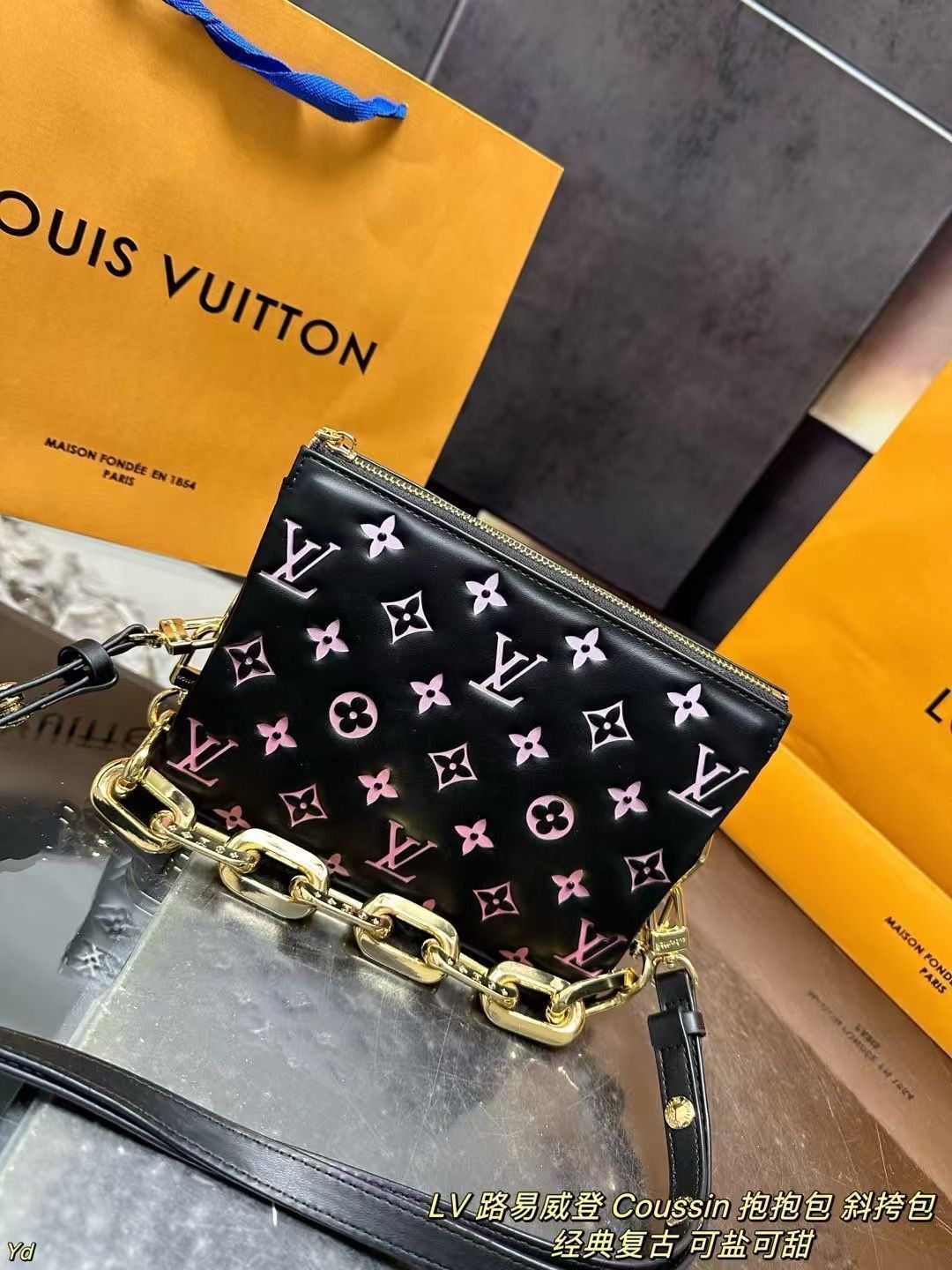 LV ルイヴィトン Coussin ハグバッグ 斜めがけバッグ（ボックス付き）