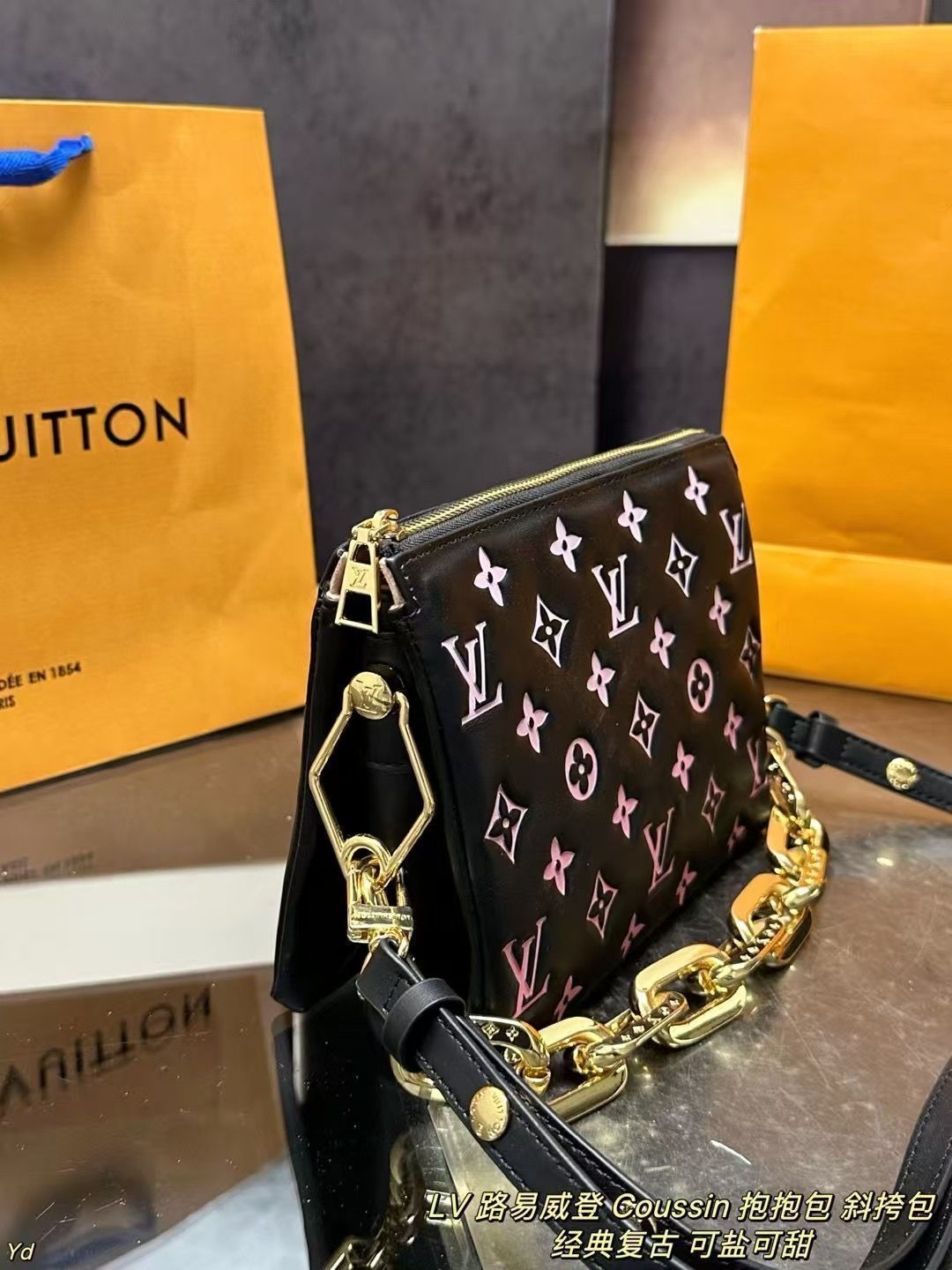 LV ルイヴィトン Coussin ハグバッグ 斜めがけバッグ（ボックス付き）