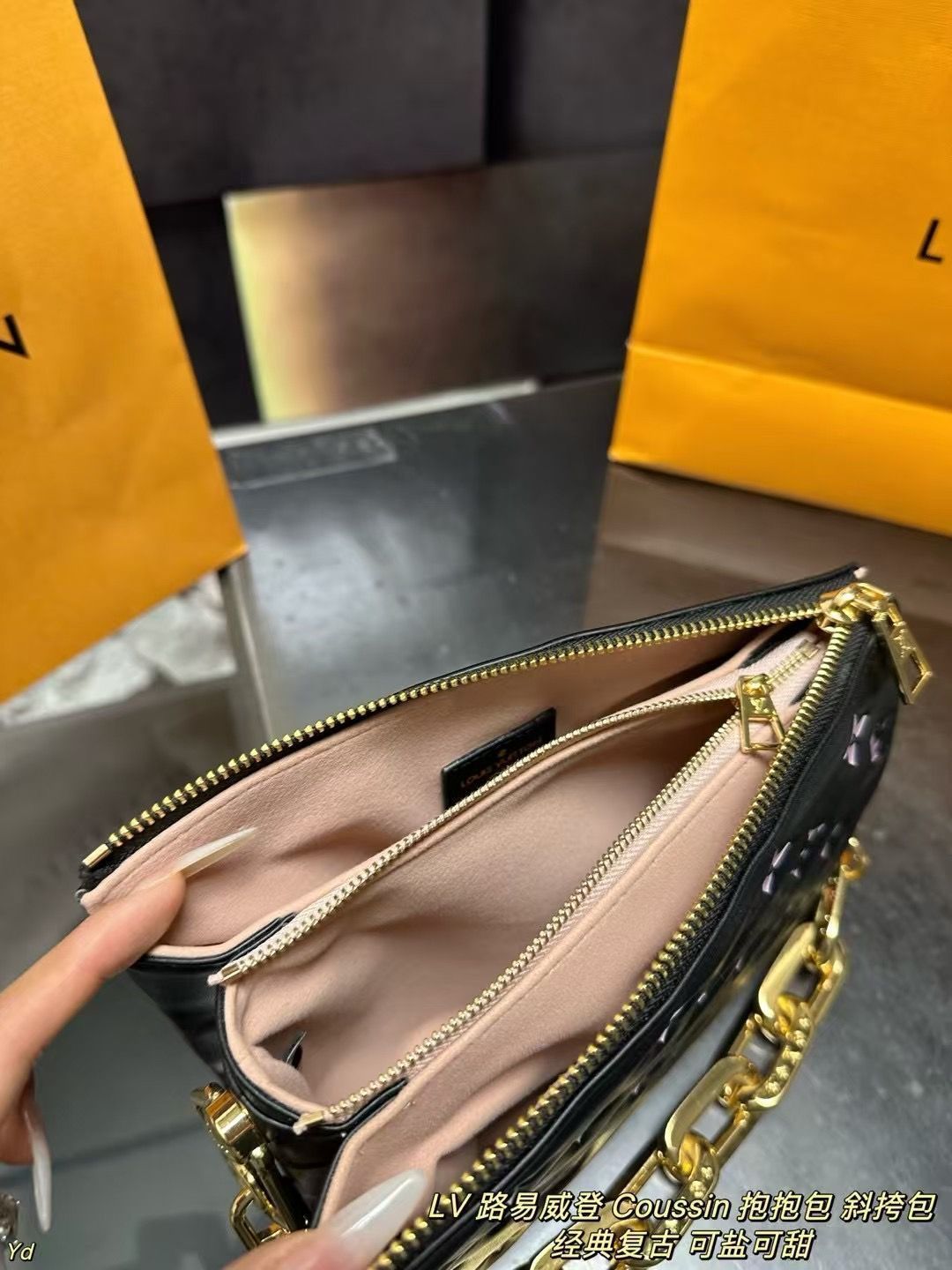LV ルイヴィトン Coussin ハグバッグ 斜めがけバッグ（ボックス付き）