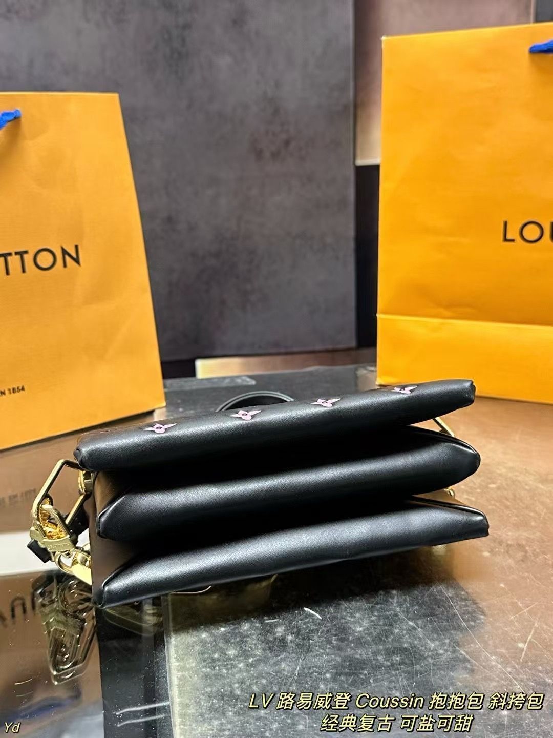 LV ルイヴィトン Coussin ハグバッグ 斜めがけバッグ（ボックス付き）