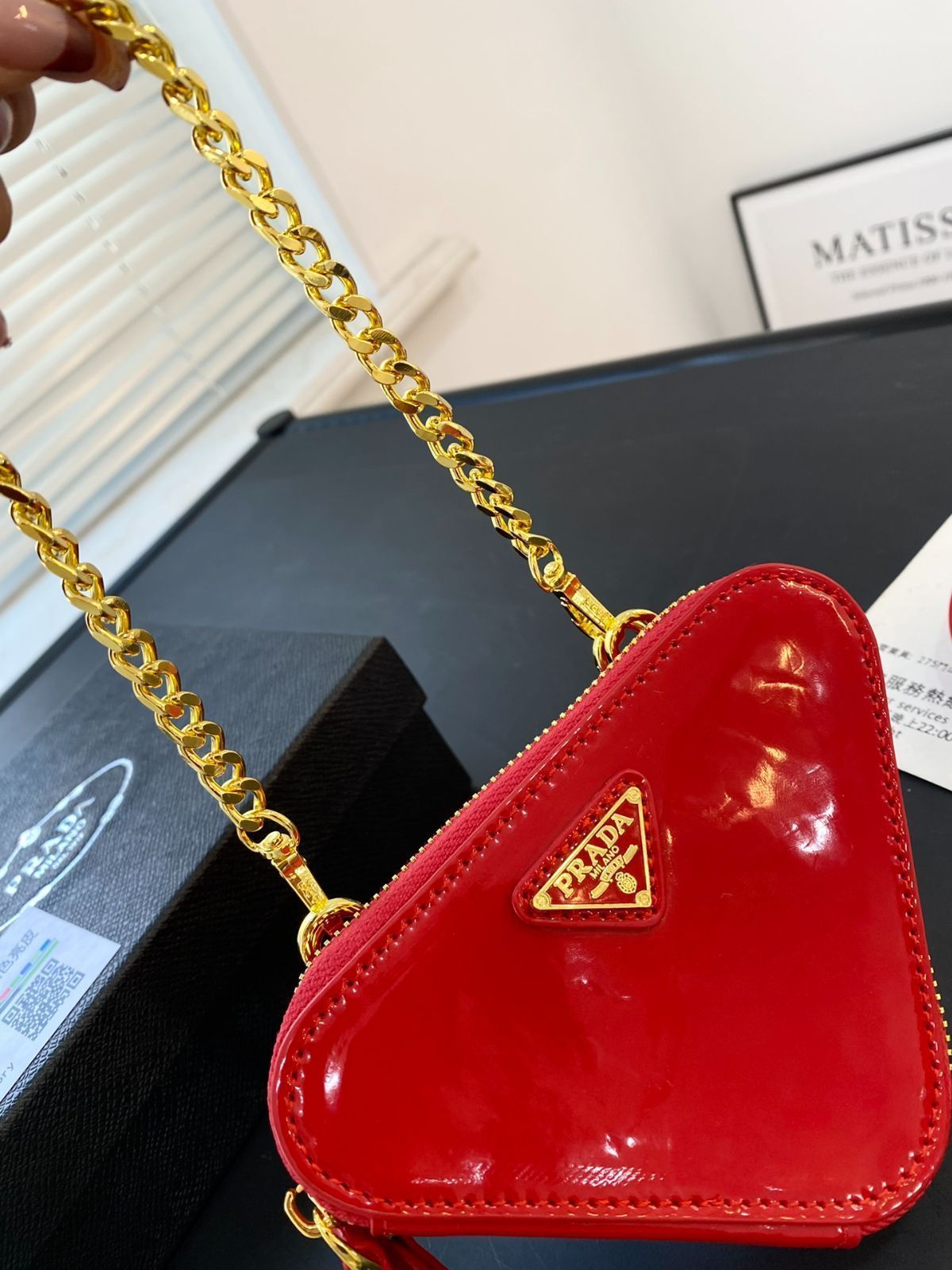 PRADA プラダ 三角リップバッグ（ボックス付き）