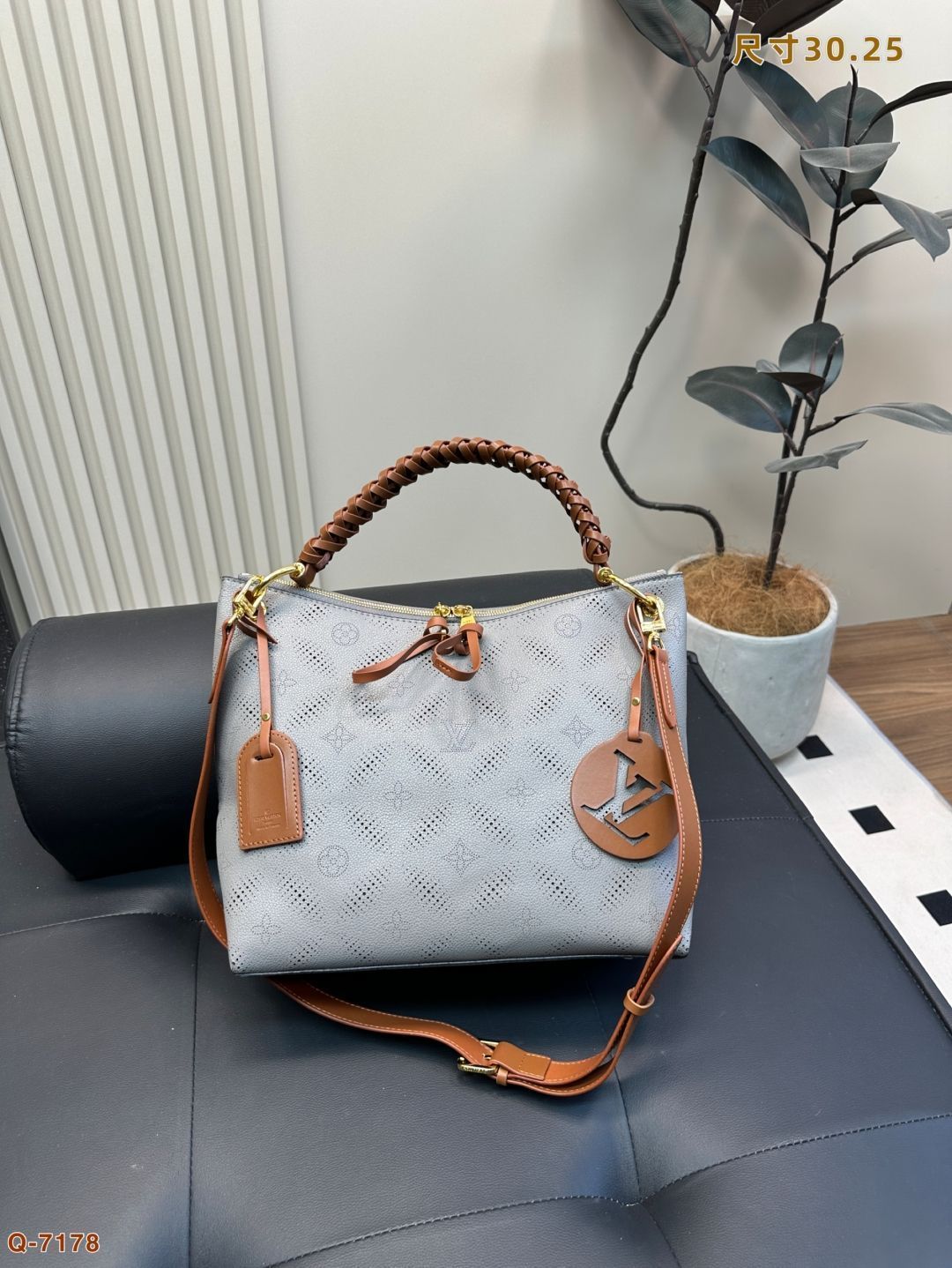 LV ハンドル編みムーブミーバッグ クラシックでバラエティ豊かなエレガントな一品 LV ハンドル編みムーブミーバッグ クラシックでバラエティ豊かなエレガントな一品
