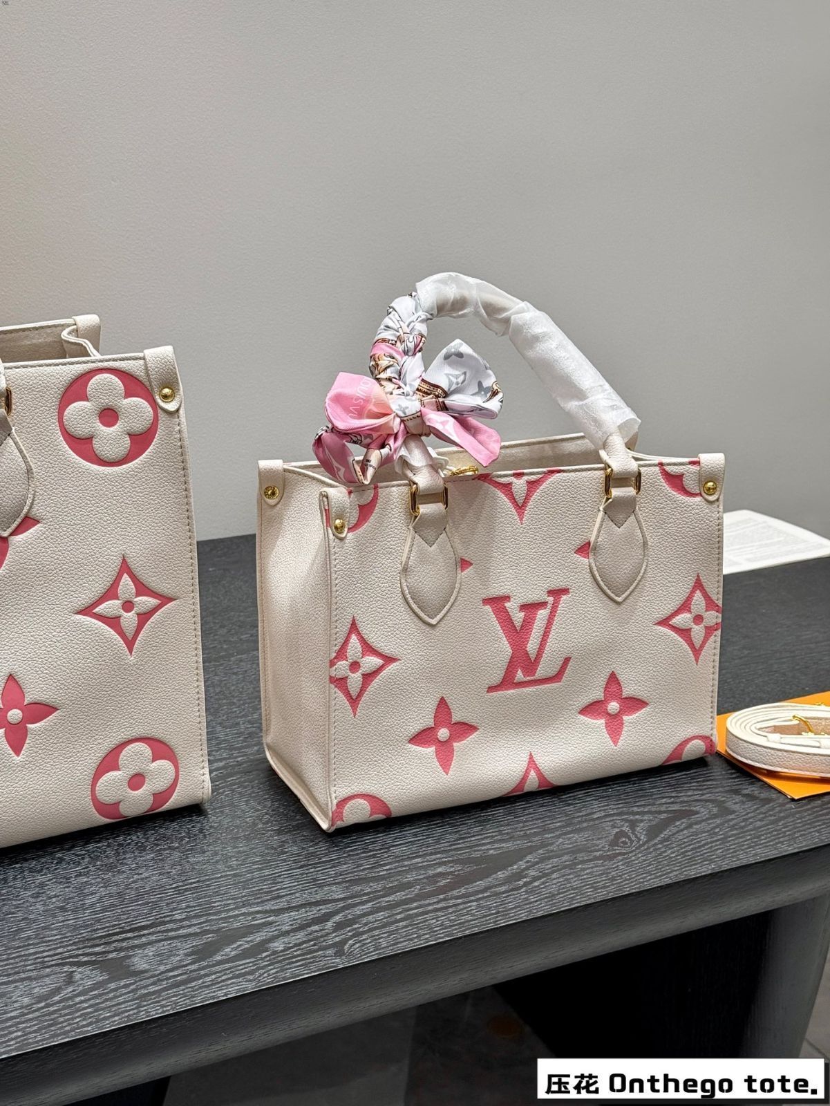 LV Onthego bb ジャングルトートバッグ(折りたたみギフトボックス付き)【中号 35cm / 小号 25cm】 LV Onthego bb ジャングルトートバッグ(折りたたみギフトボックス付き)【中号 35cm / 小号 25cm】