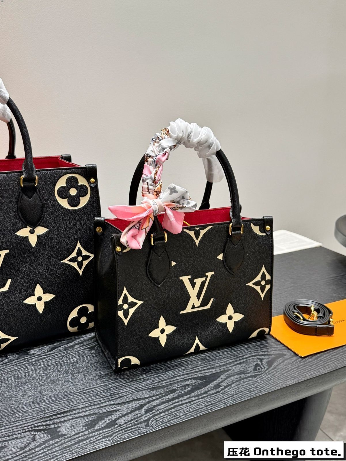 LV Onthego bb ジャングルトートバッグ(折りたたみギフトボックス付き)【中号 35cm / 小号 25cm】 LV Onthego bb ジャングルトートバッグ(折りたたみギフトボックス付き)【中号 35cm / 小号 25cm】