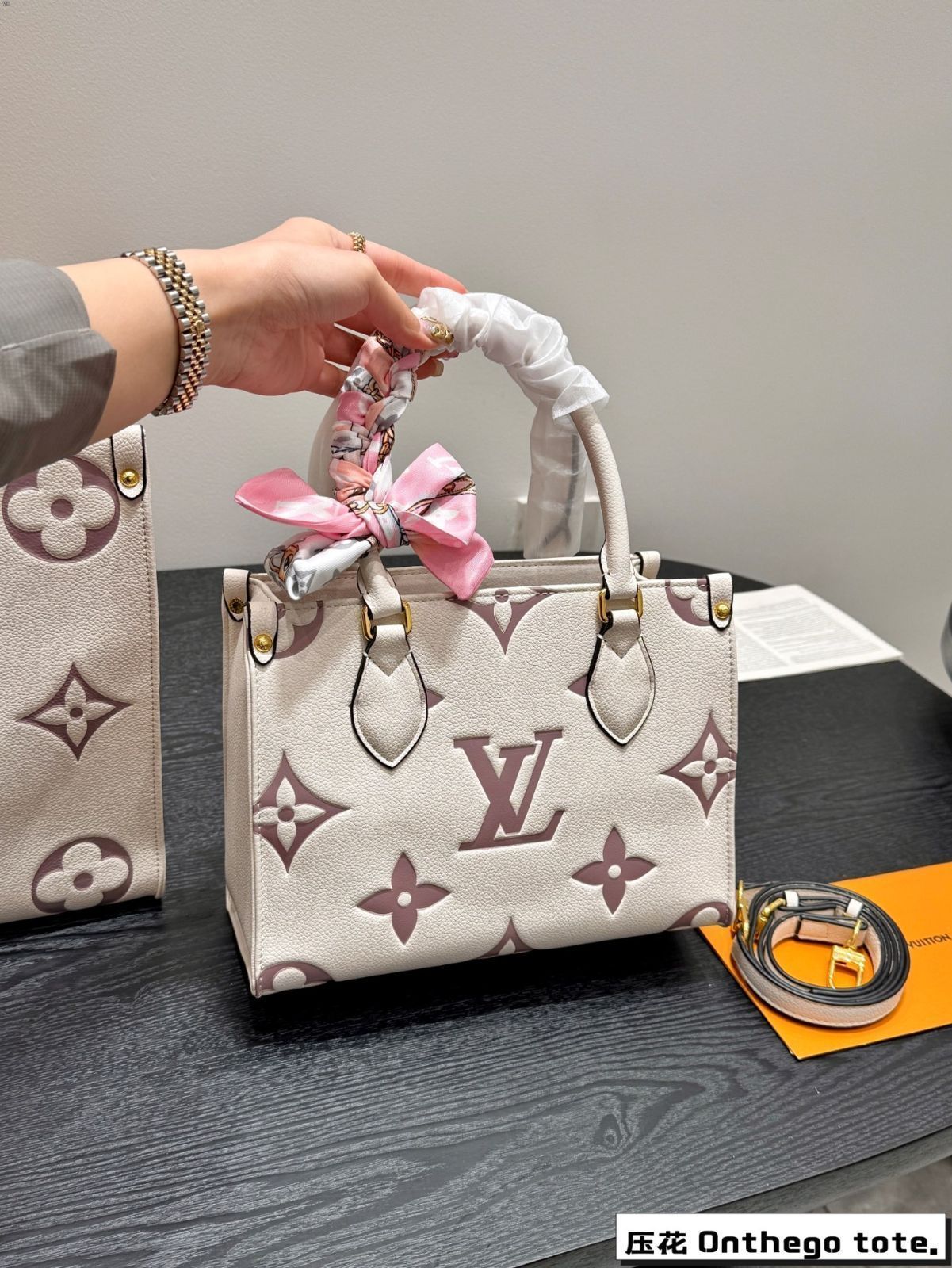 LV Onthego bb ジャングルトートバッグ(折りたたみギフトボックス付き)【中号 35cm / 小号 25cm】 LV Onthego bb ジャングルトートバッグ(折りたたみギフトボックス付き)【中号 35cm / 小号 25cm】