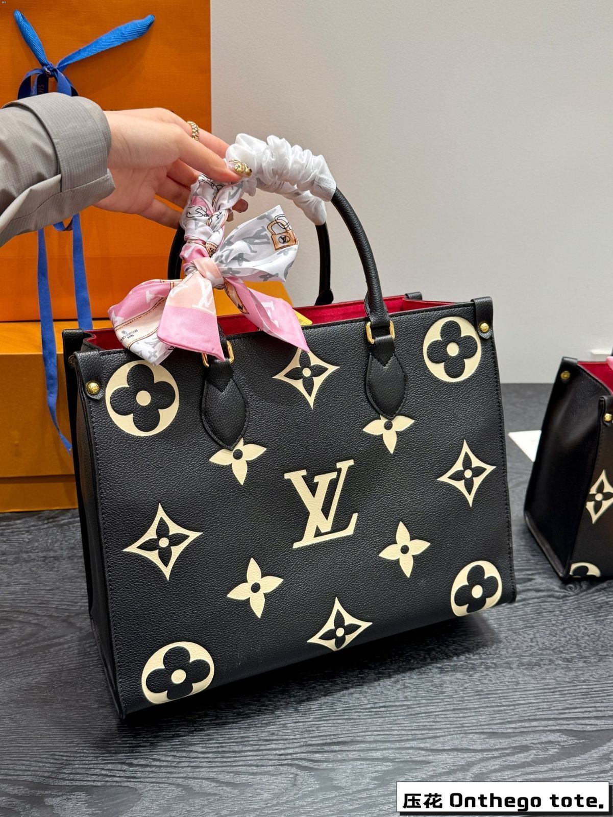 LV Onthego bb ジャングルトートバッグ(折りたたみギフトボックス付き)【中号 35cm / 小号 25cm】 LV Onthego bb ジャングルトートバッグ(折りたたみギフトボックス付き)【中号 35cm / 小号 25cm】