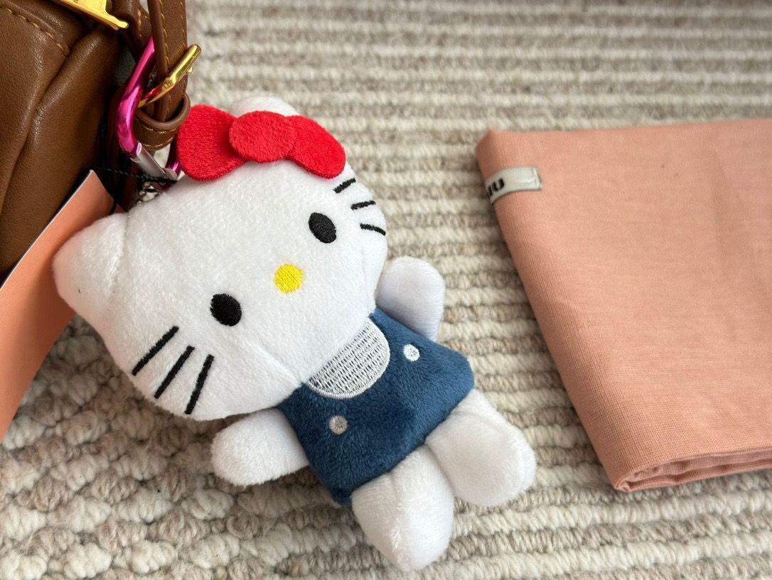 【今日特価】miumiu ミニ円筒バッグ ヴィンテージナッパレザー
