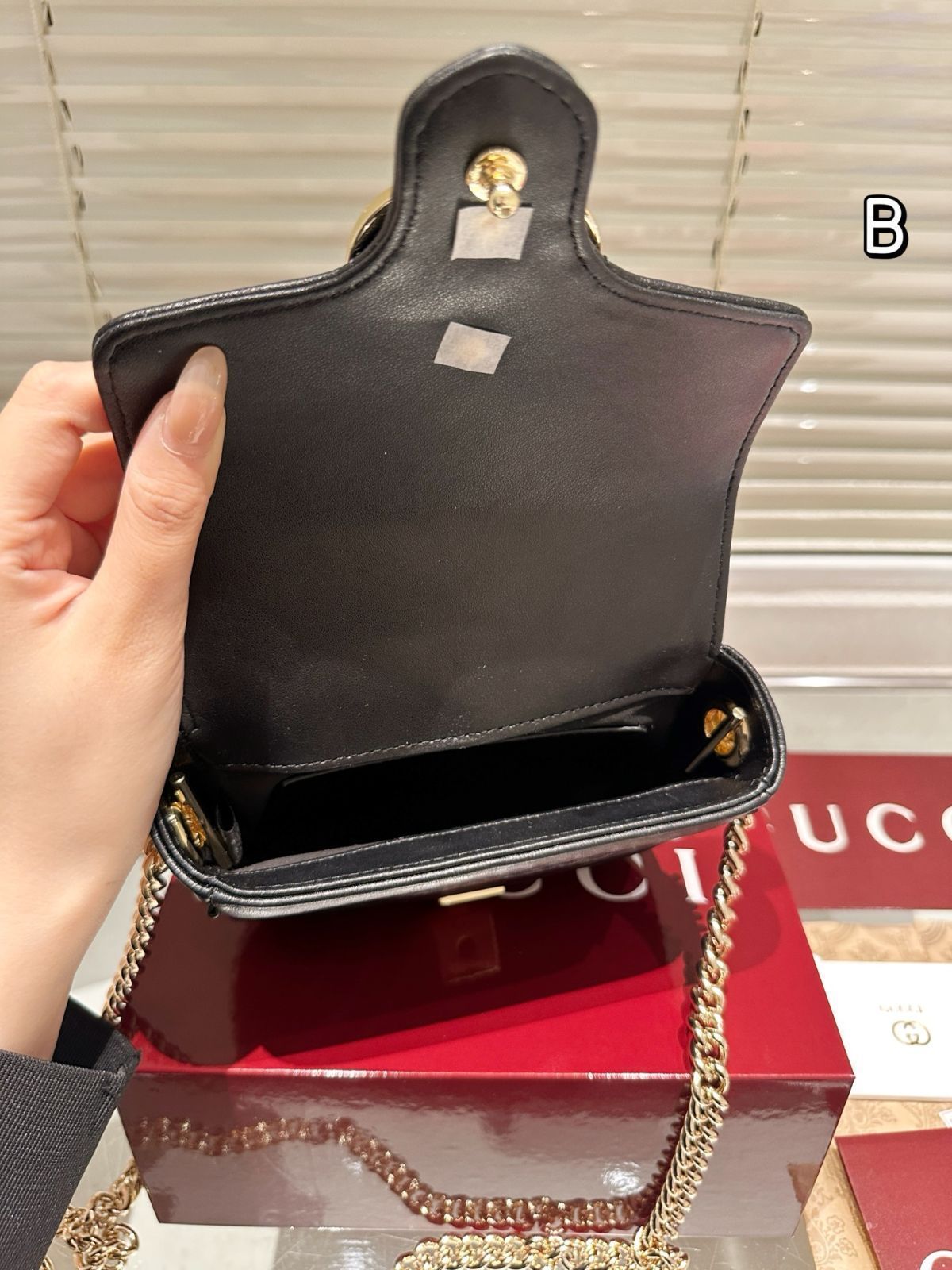 Gucci 牛革バージョン 小鏡付き ハンドバッグ・斜め掛けバッグ・ショルダーバッグ