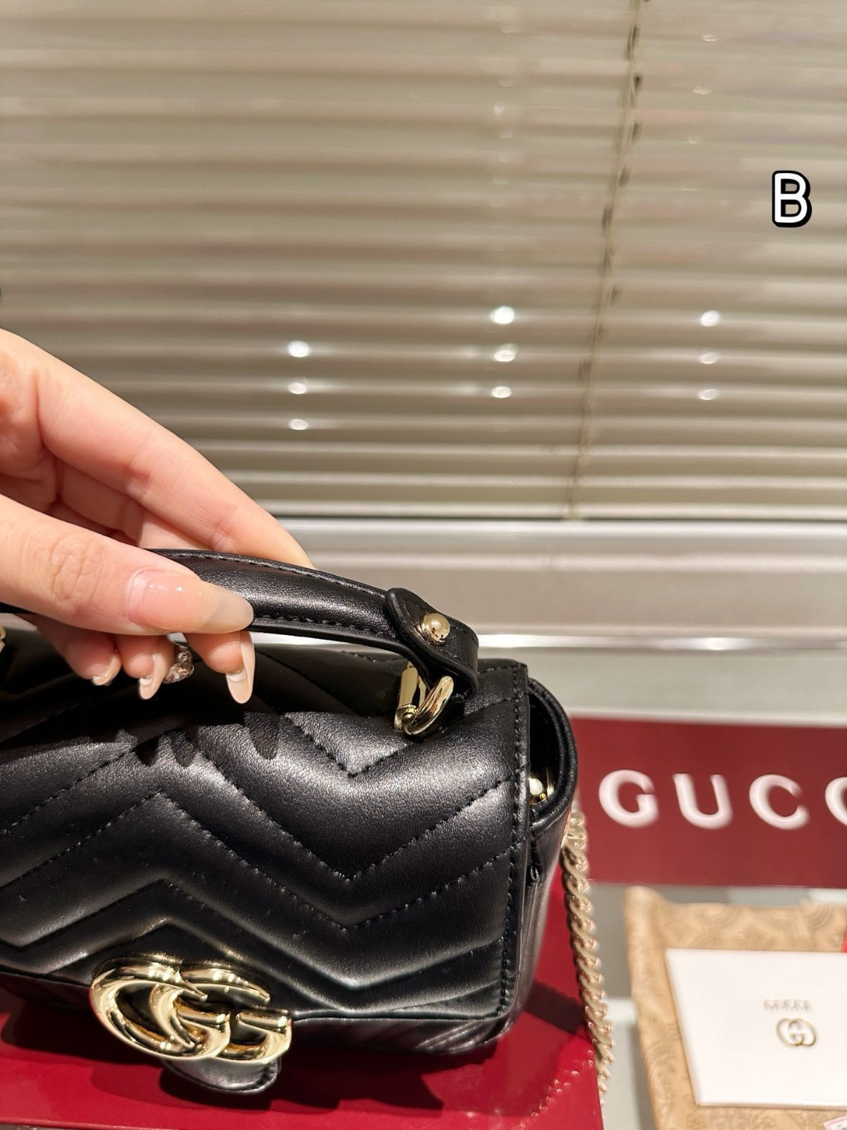 Gucci 牛革バージョン 小鏡付き ハンドバッグ・斜め掛けバッグ・ショルダーバッグ