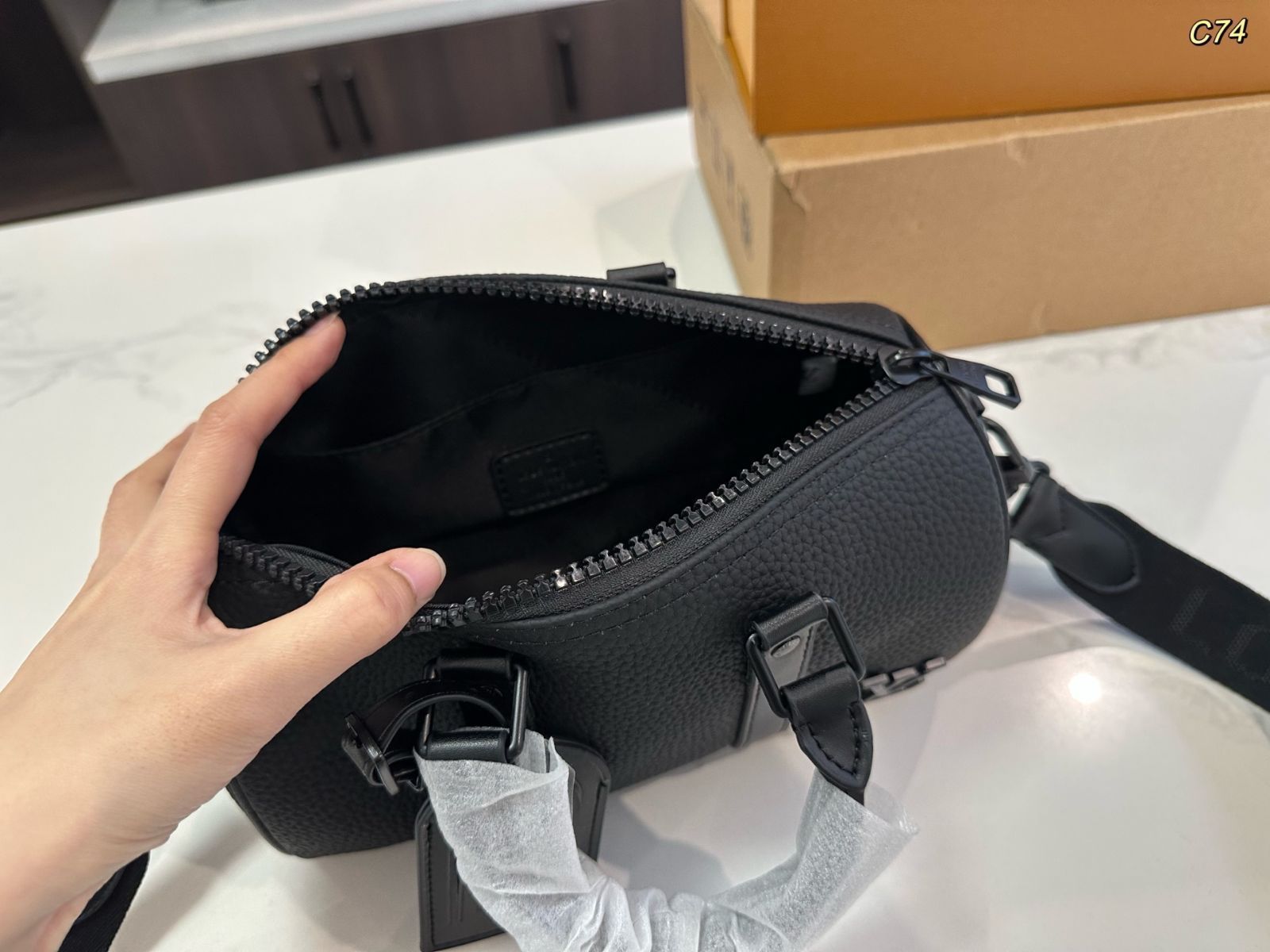 LV KEEPALL25 レリーフピローバッグ