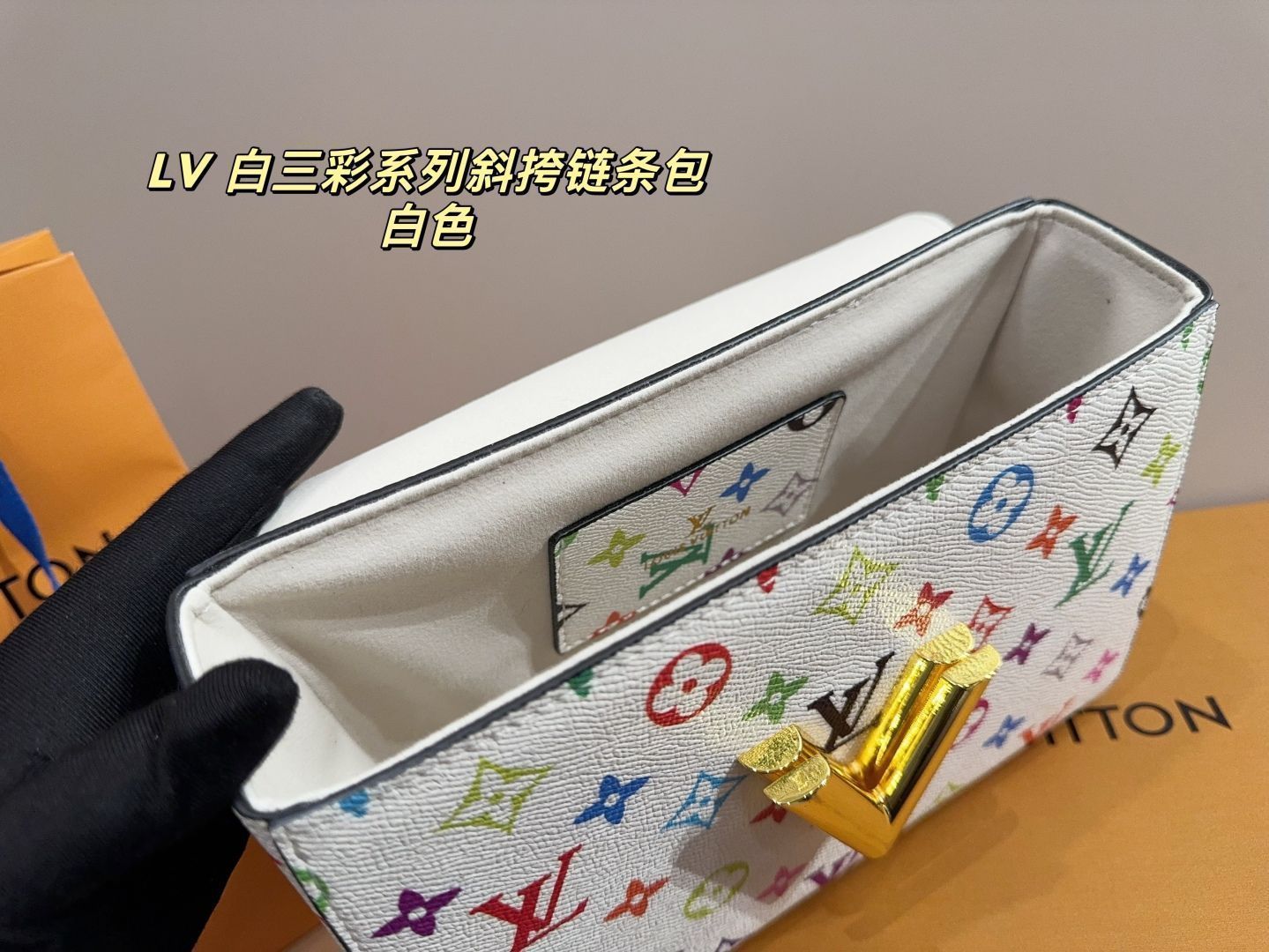 LV 白三彩シリーズ 斜めがけチェーンバッグ LV 白三彩シリーズ 斜めがけチェーンバッグ