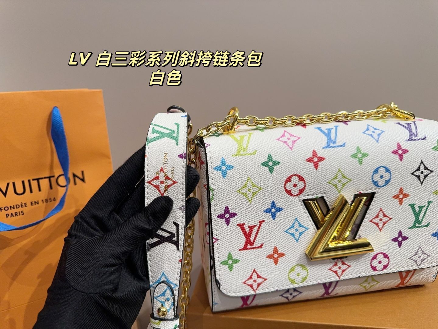 LV 白三彩シリーズ 斜めがけチェーンバッグ LV 白三彩シリーズ 斜めがけチェーンバッグ