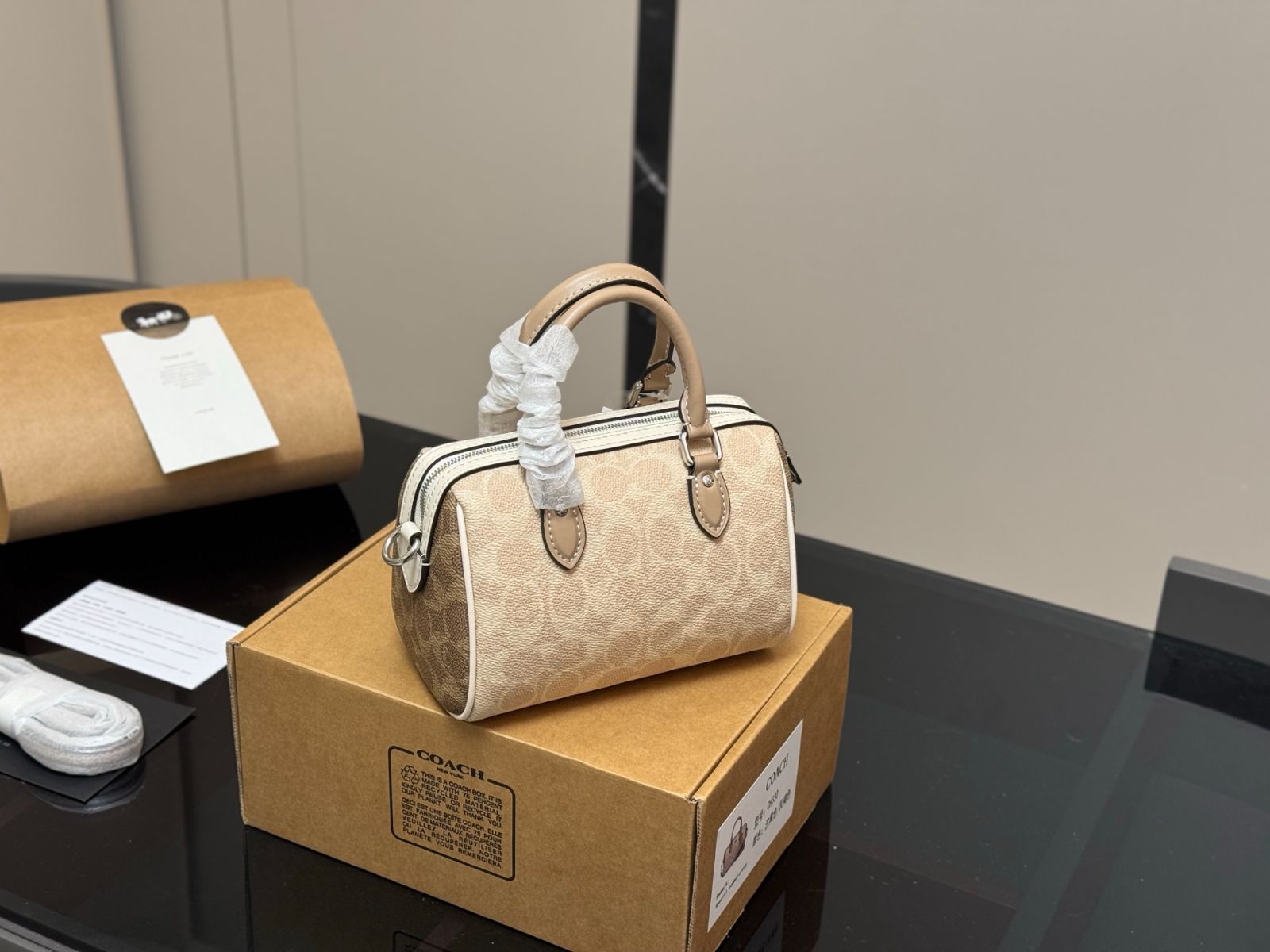 【今日特価】Coach Mini Pillow Bag - ミニ ピロー バッグ コーチ 【今日特価】Coach Mini Pillow Bag - ミニ ピロー バッグ コーチ