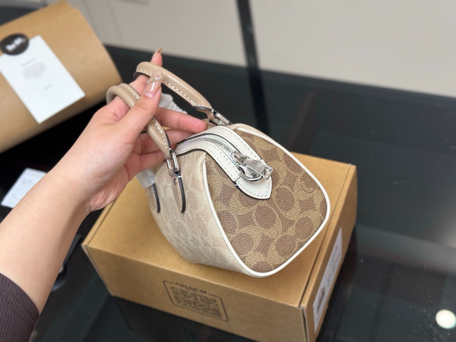 【今日特価】Coach Mini Pillow Bag - ミニ ピロー バッグ コーチ 【今日特価】Coach Mini Pillow Bag - ミニ ピロー バッグ コーチ