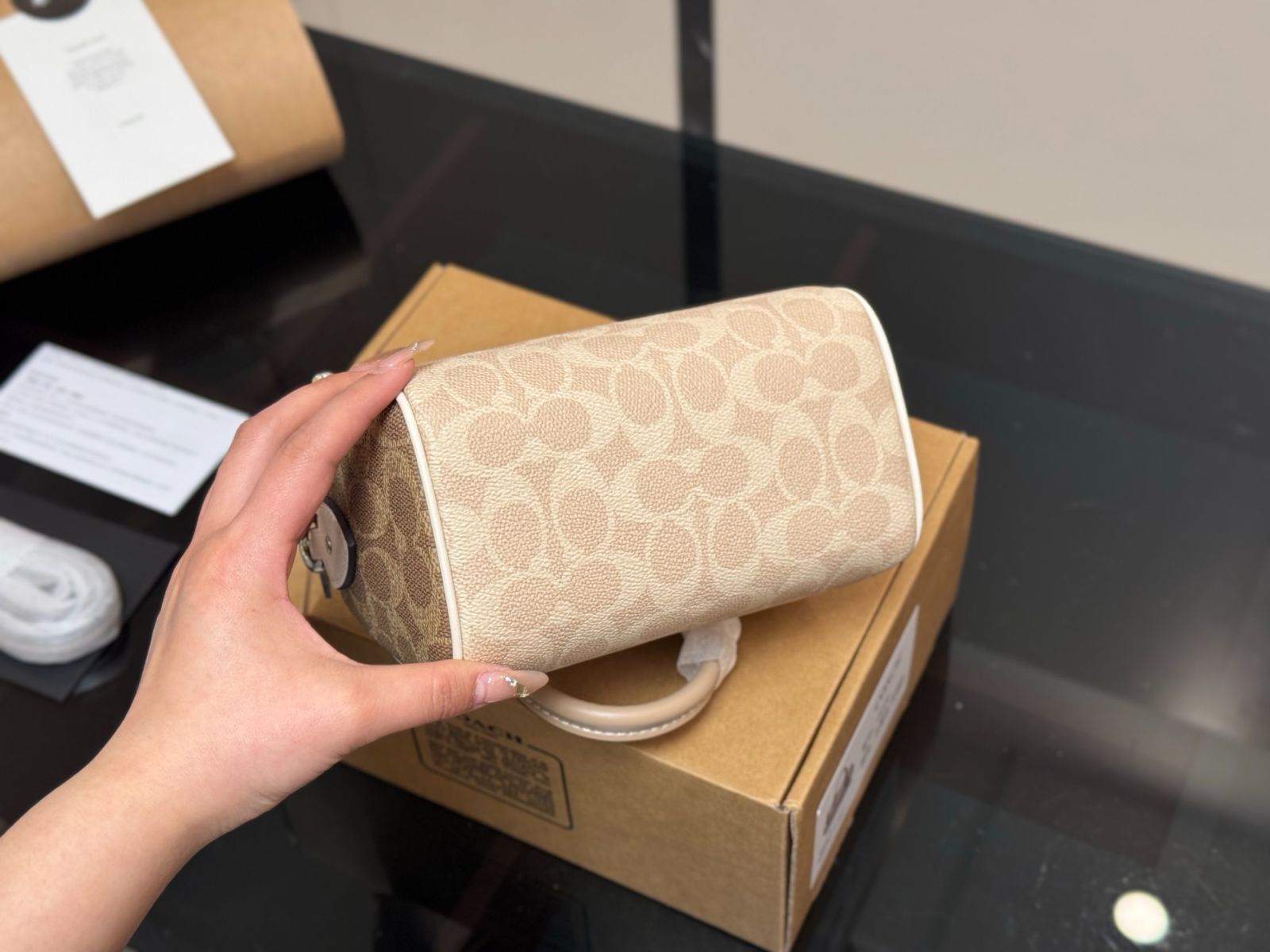 【今日特価】Coach Mini Pillow Bag - ミニ ピロー バッグ コーチ 【今日特価】Coach Mini Pillow Bag - ミニ ピロー バッグ コーチ