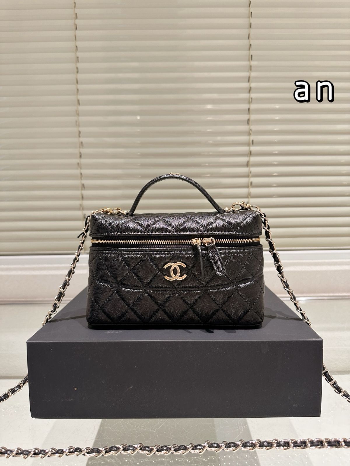 【今日特価】Vintage Chanel Bento Bag(ヴィンテージ シャネル ベントオバッグ) 【今日特価】Vintage Chanel Bento Bag(ヴィンテージ シャネル ベントオバッグ)