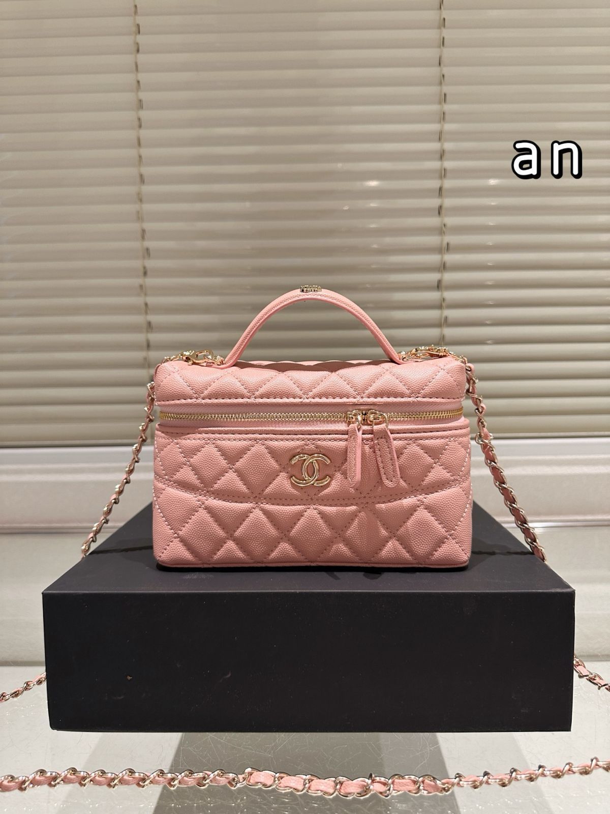 【今日特価】Vintage Chanel Bento Bag(ヴィンテージ シャネル ベントオバッグ) 【今日特価】Vintage Chanel Bento Bag(ヴィンテージ シャネル ベントオバッグ)
