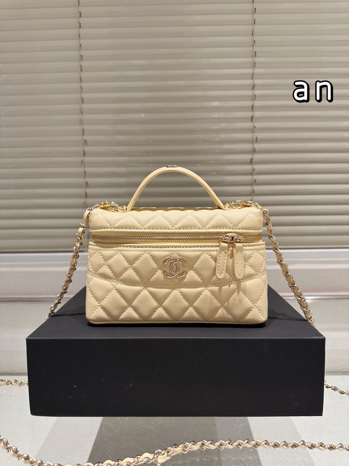 【今日特価】Vintage Chanel Bento Bag(ヴィンテージ シャネル ベントオバッグ) 【今日特価】Vintage Chanel Bento Bag(ヴィンテージ シャネル ベントオバッグ)