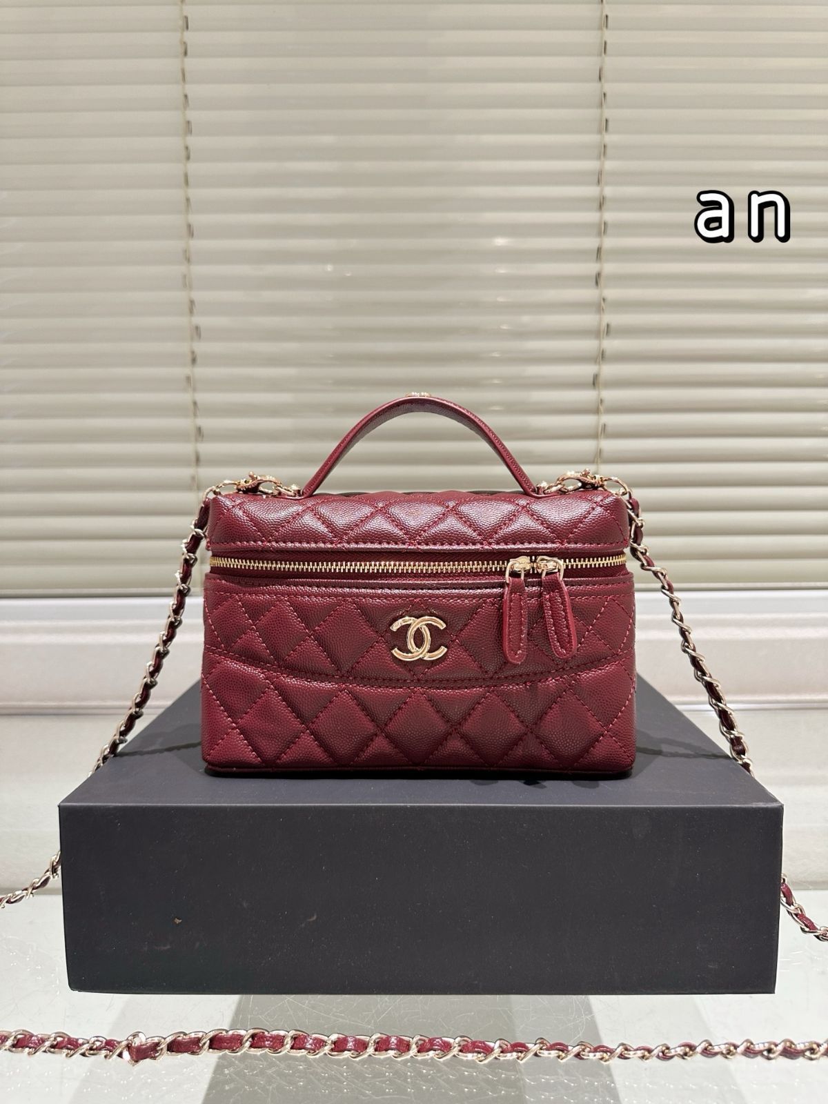 【今日特価】Vintage Chanel Bento Bag(ヴィンテージ シャネル ベントオバッグ) 【今日特価】Vintage Chanel Bento Bag(ヴィンテージ シャネル ベントオバッグ)