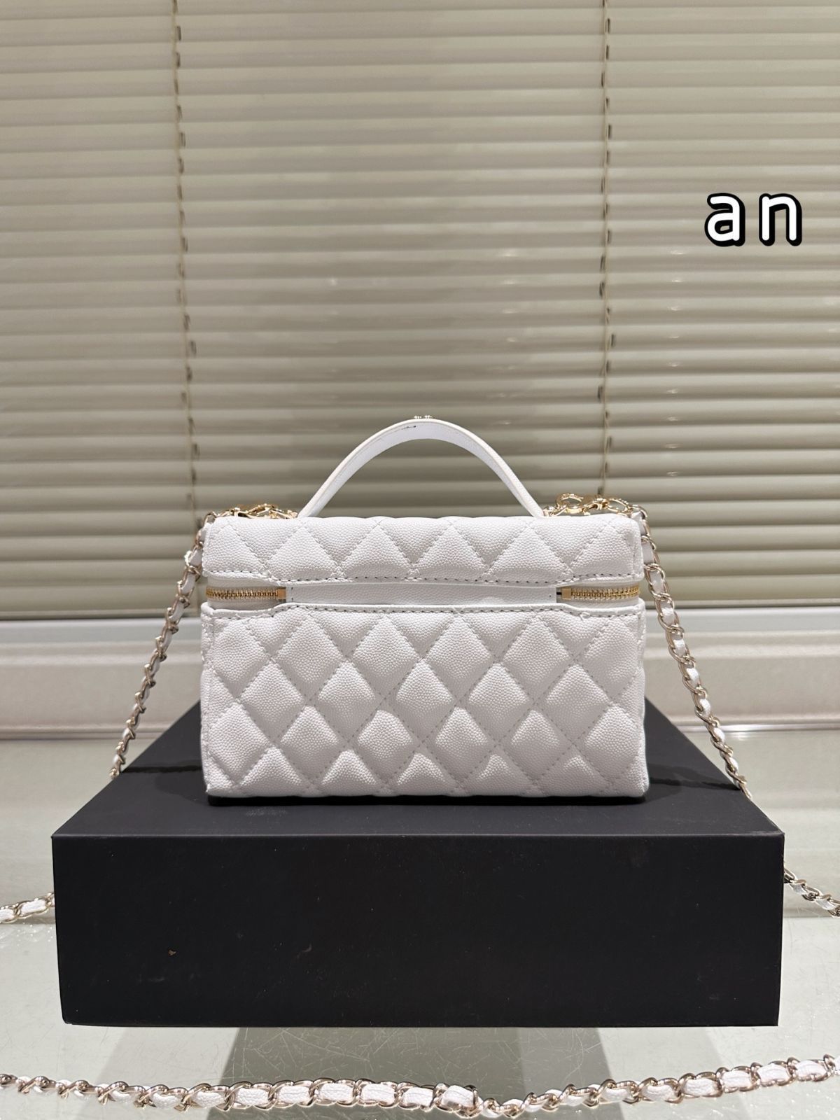 【今日特価】Vintage Chanel Bento Bag(ヴィンテージ シャネル ベントオバッグ) 【今日特価】Vintage Chanel Bento Bag(ヴィンテージ シャネル ベントオバッグ)