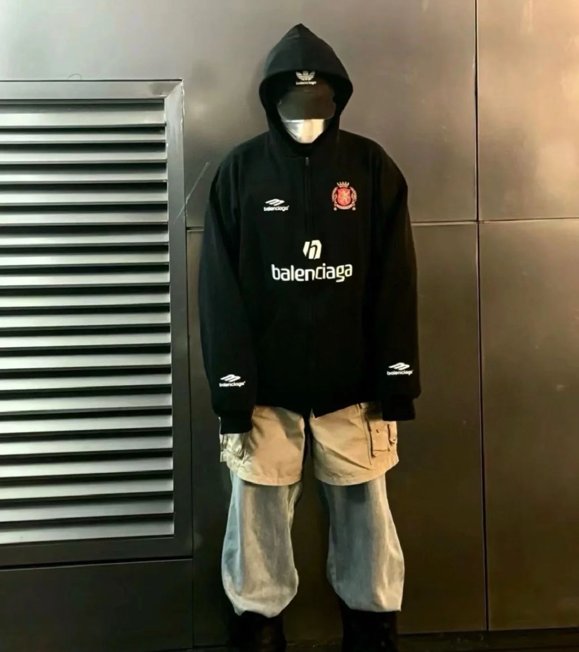 BALENCIAGA × マンチェスターユナイテッド コラボ パーカー [本日特価|新品未使用品]