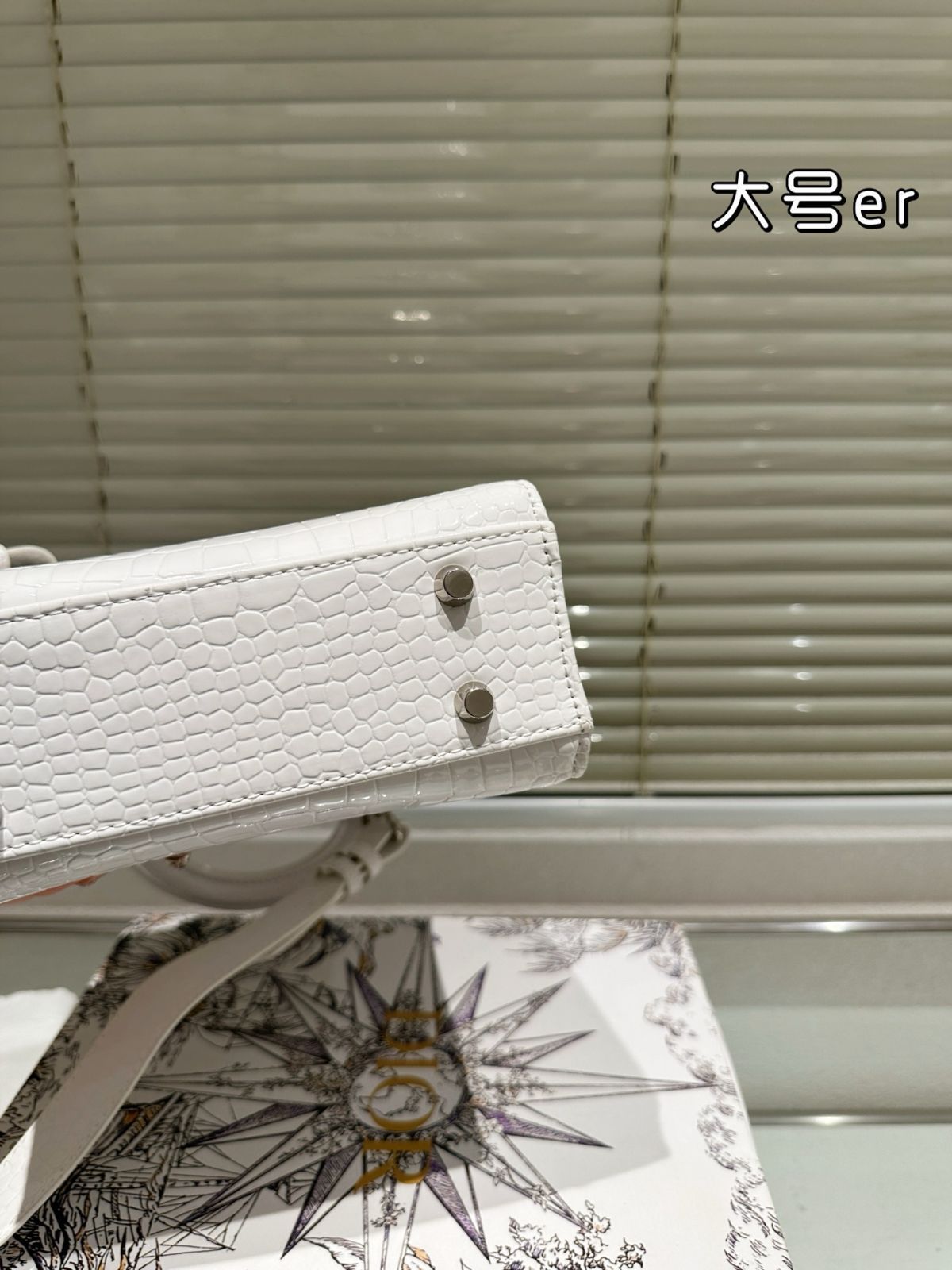 【今日特価】Dior Lady Dior Bag with Folding Gift Box - レディー ディオール バッグ フォールディングギフトボックス付き