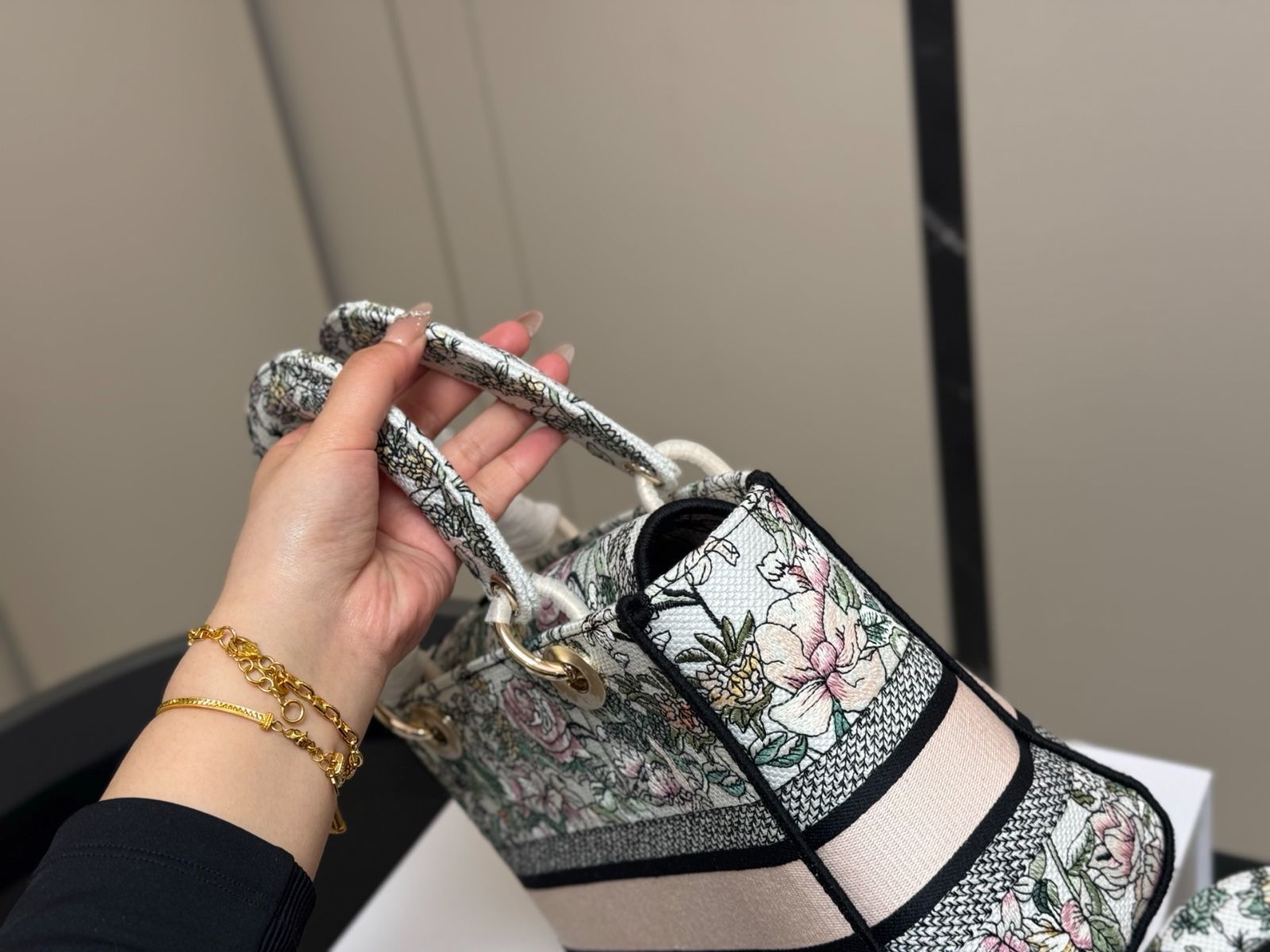 【今日特価】Dior Embroidered Lady Dior Bag ディオール 刺繍 レディー ディオール バッグ