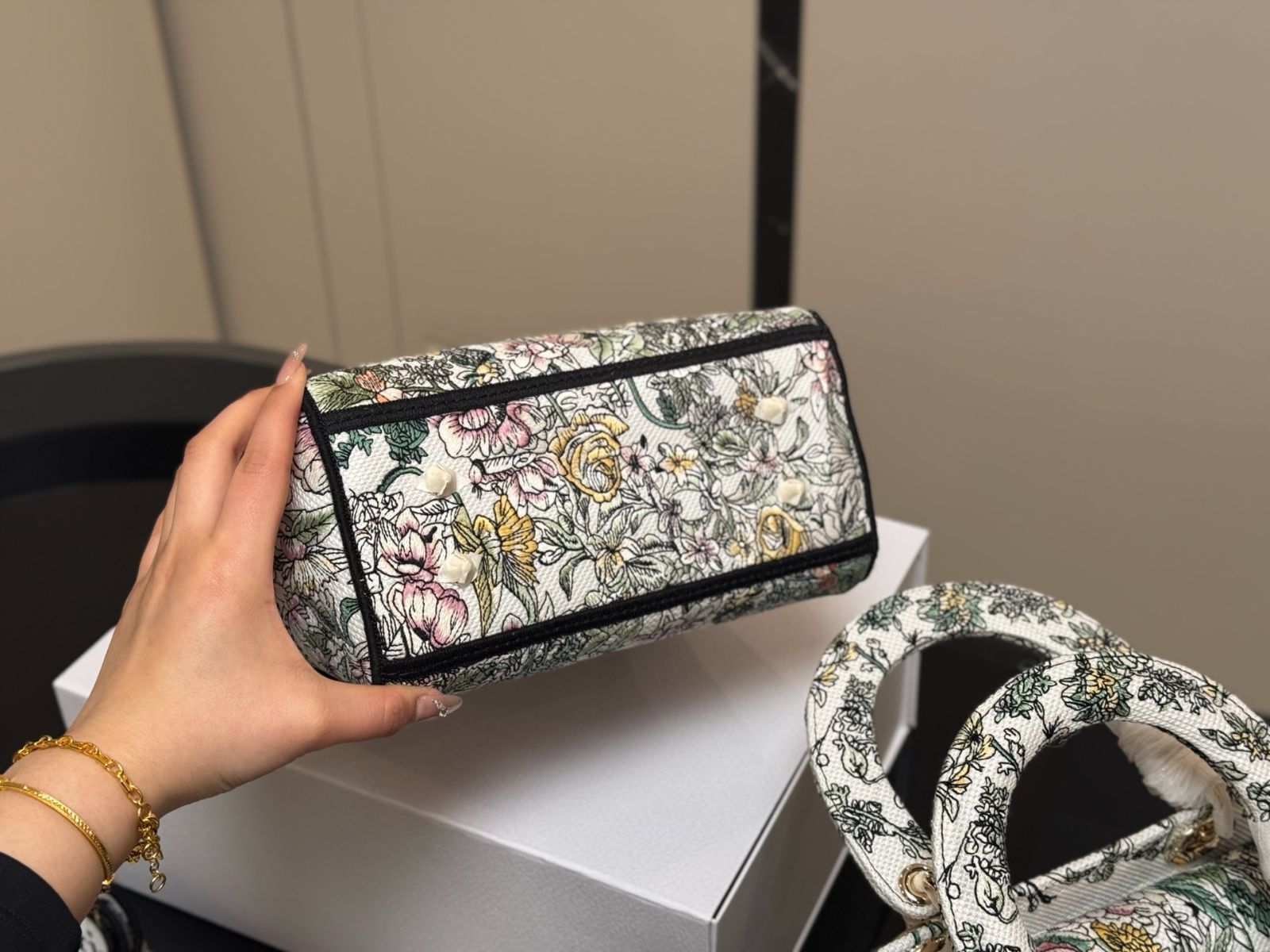【今日特価】Dior Embroidered Lady Dior Bag ディオール 刺繍 レディー ディオール バッグ